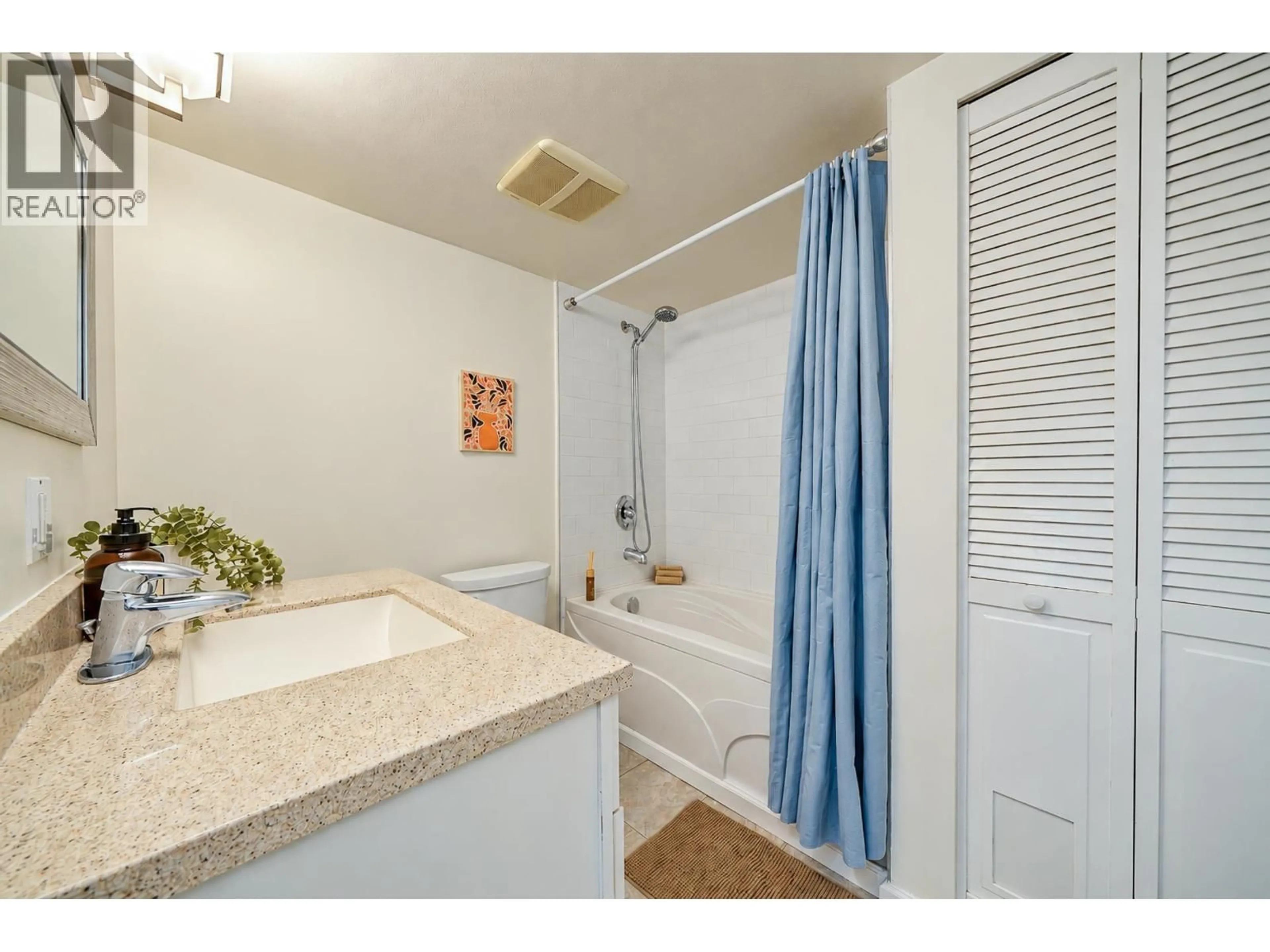 Standard bathroom, ceramic/tile floor for 905 - 9541 ERICKSON DRIVE, Burnaby British Columbia V3J7N8