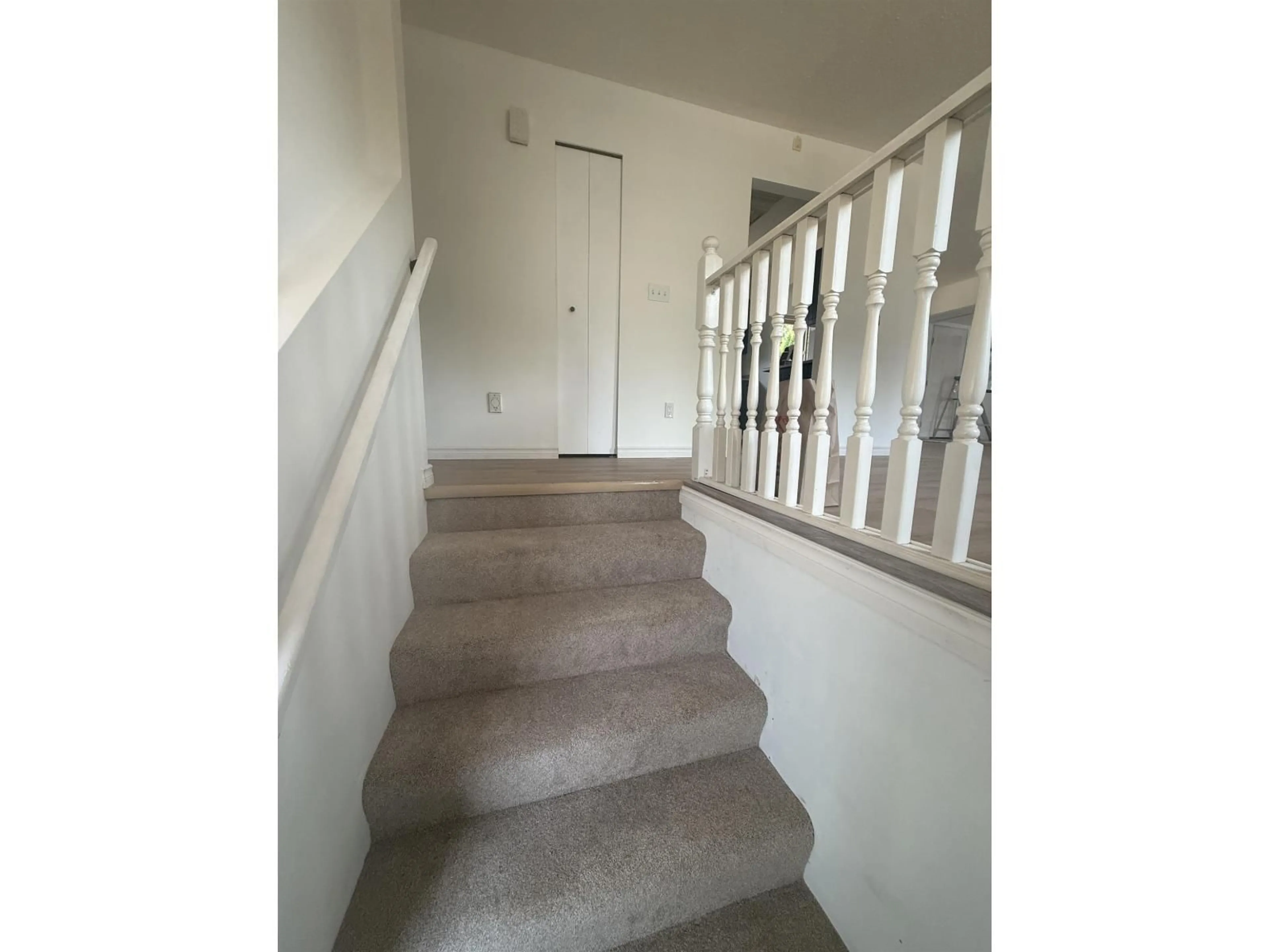 Stairs for 35378 WELLS GRAY AVENUE, Abbotsford British Columbia V2S5W9