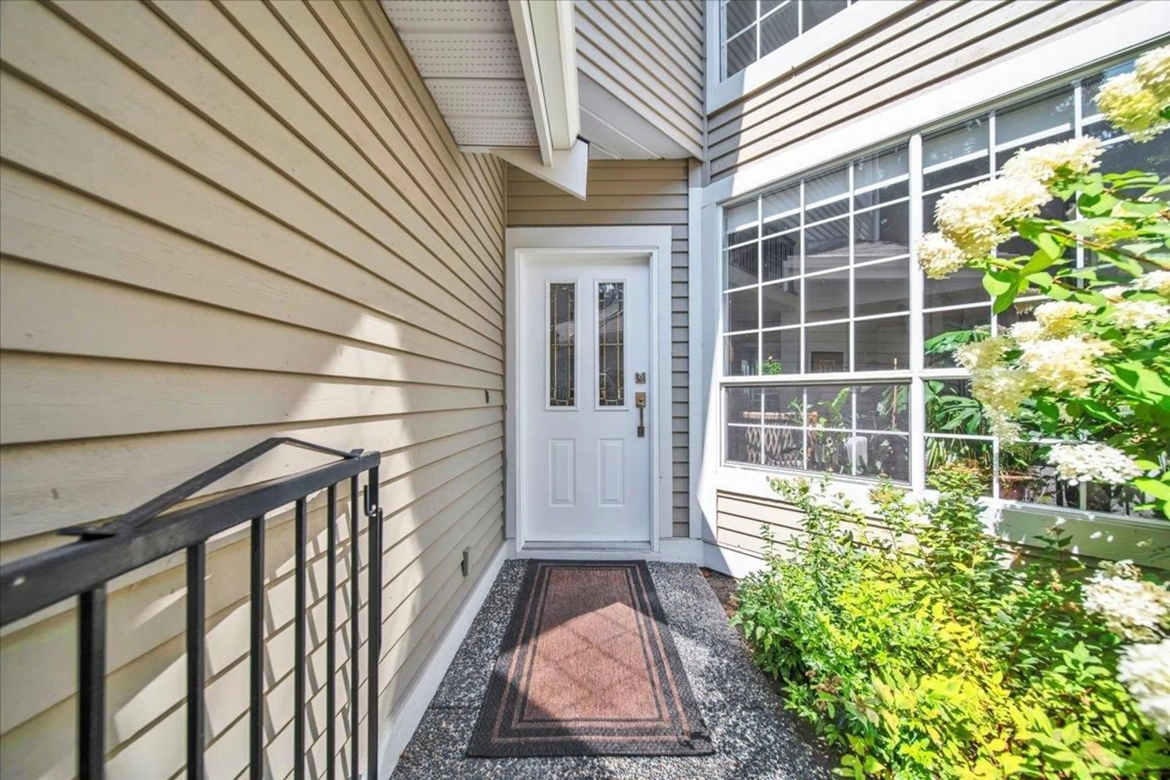 Indoor entryway for 9 - 2688 150 STREET, Surrey British Columbia V4P1P1