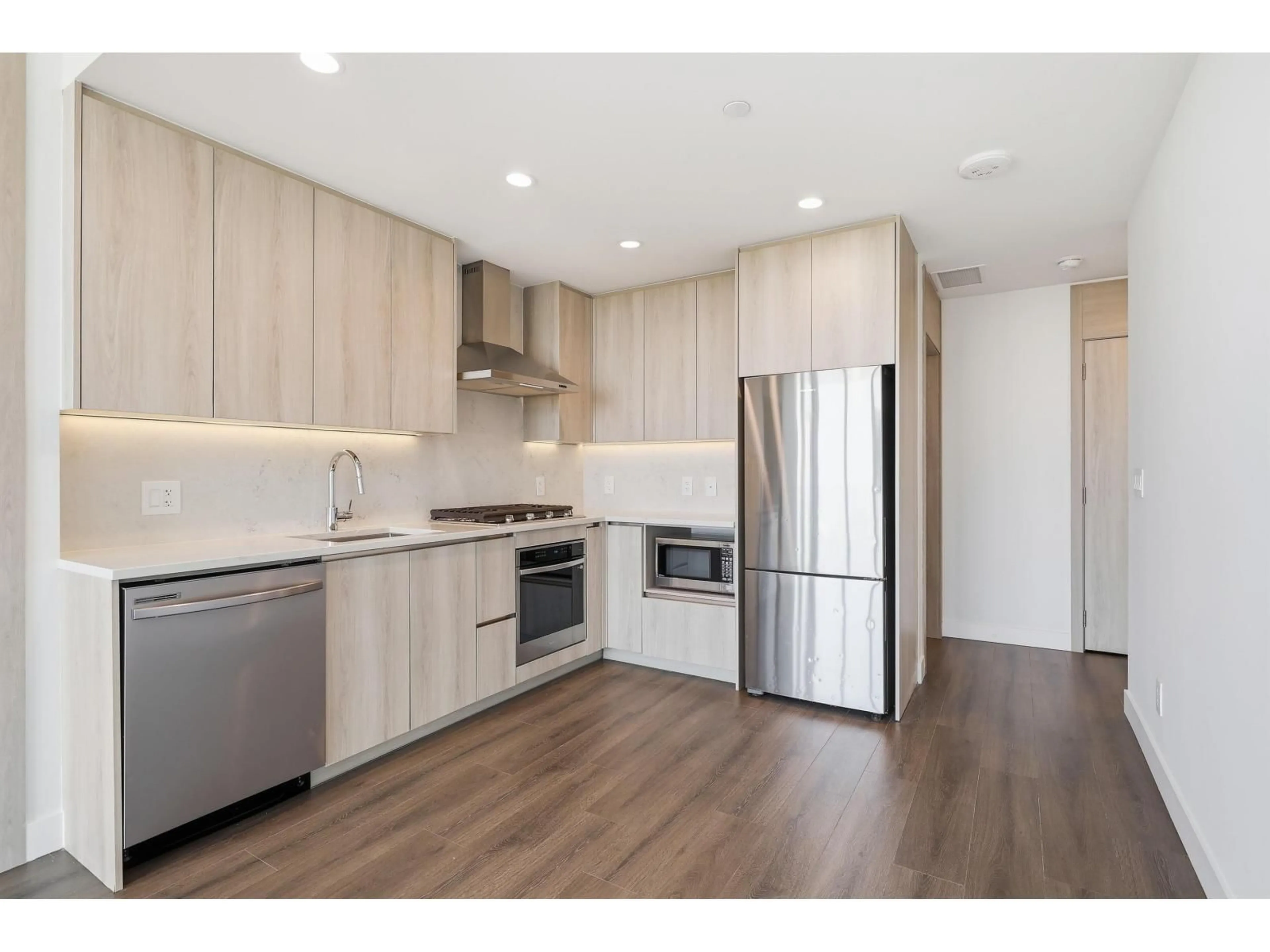 Open concept kitchen, wood/laminate floor for 2908 - 10750 135A STREET, Surrey British Columbia V3T0V4