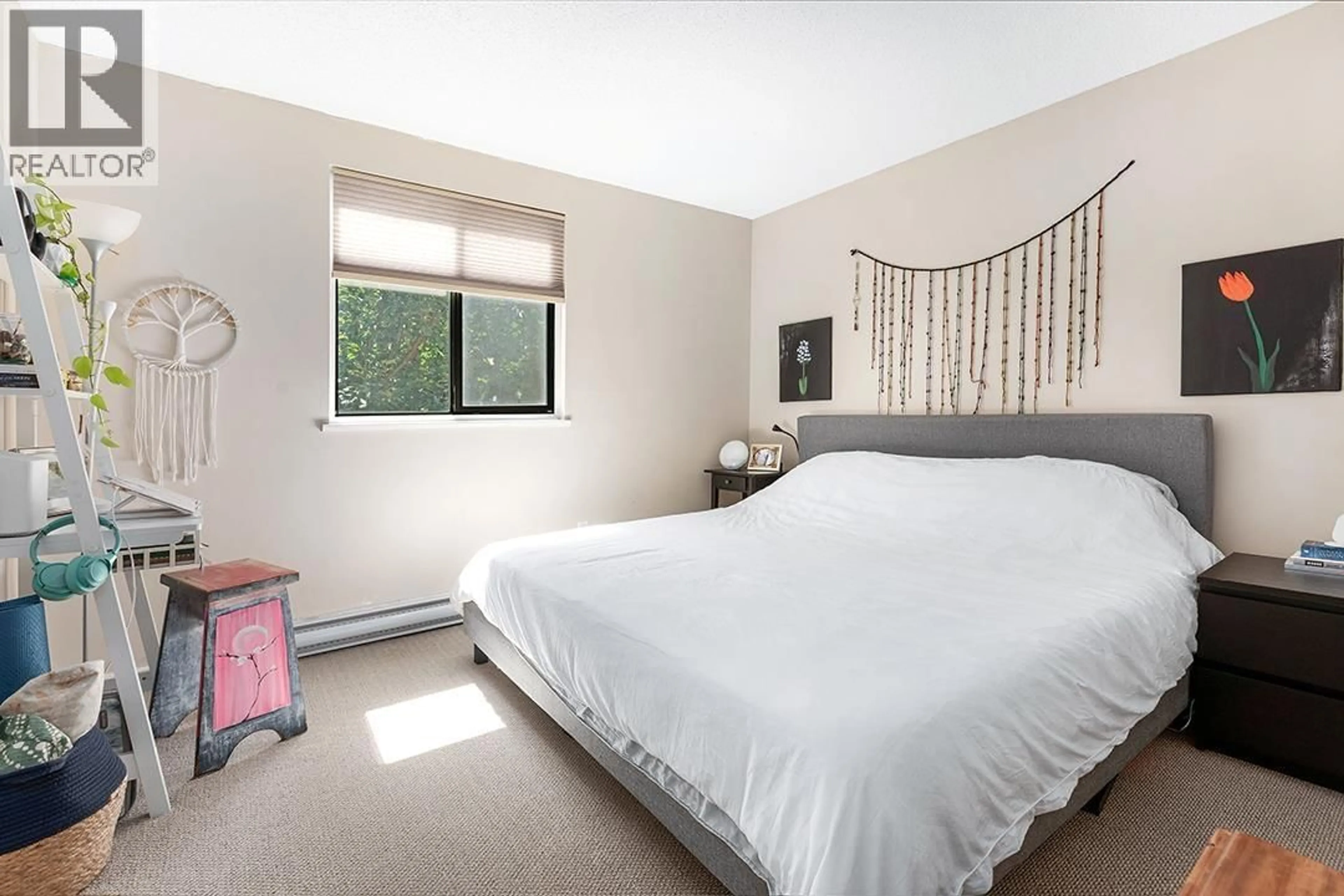 Bedroom with bed, unknown for 201 - 9146 SATURNA DRIVE, Burnaby British Columbia V3J7K2