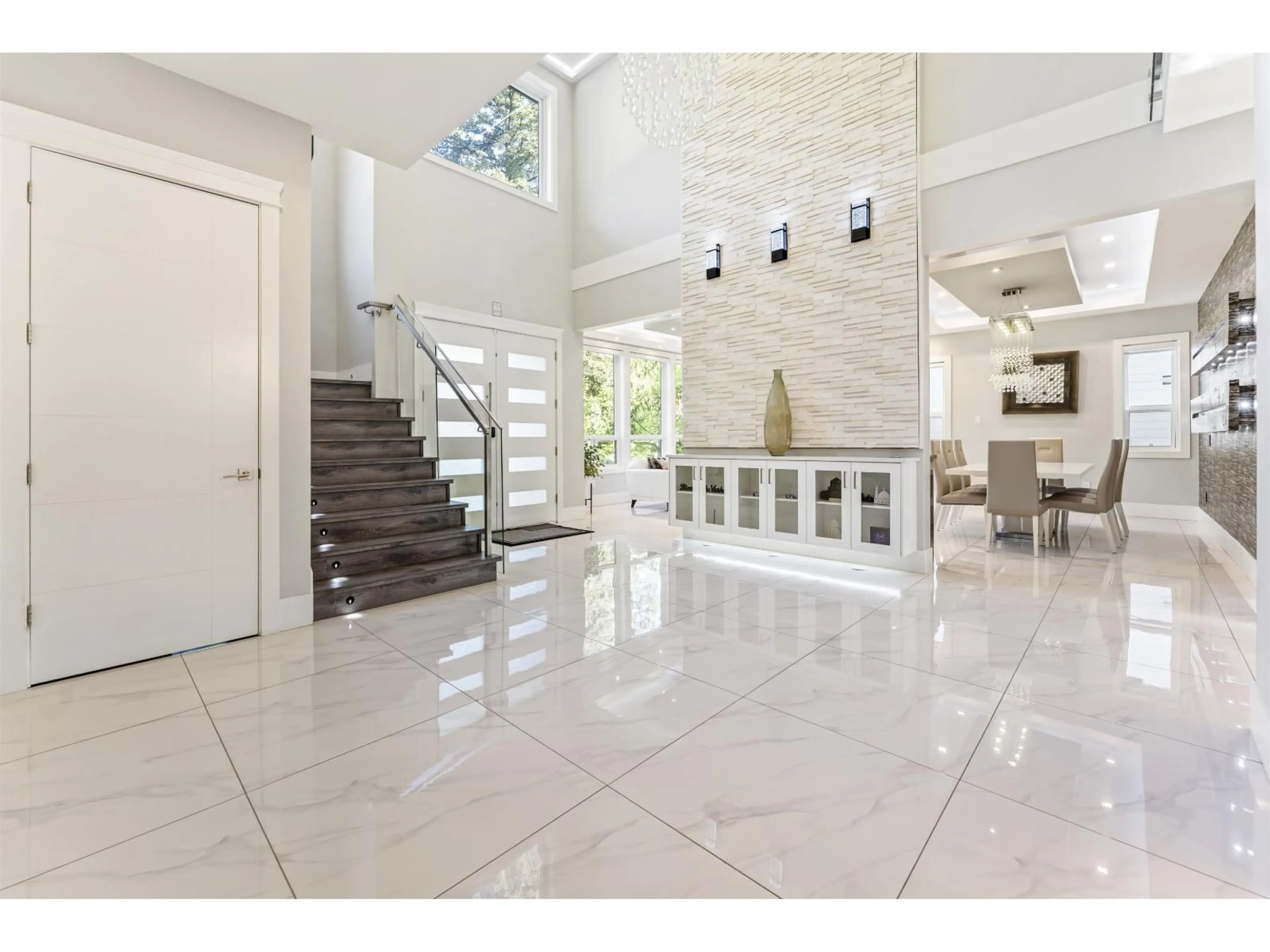 Indoor foyer for 7585 143 STREET, Surrey British Columbia V3W5P2
