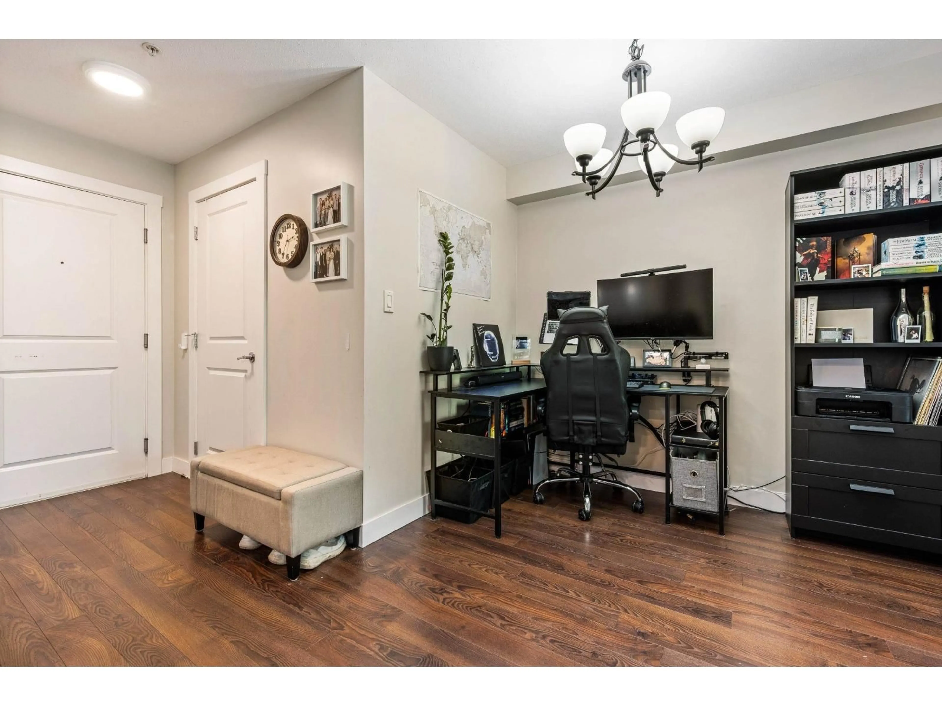 Indoor entryway for 309 - 2038 SANDALWOOD CRESCENT, Abbotsford British Columbia V2S3H6