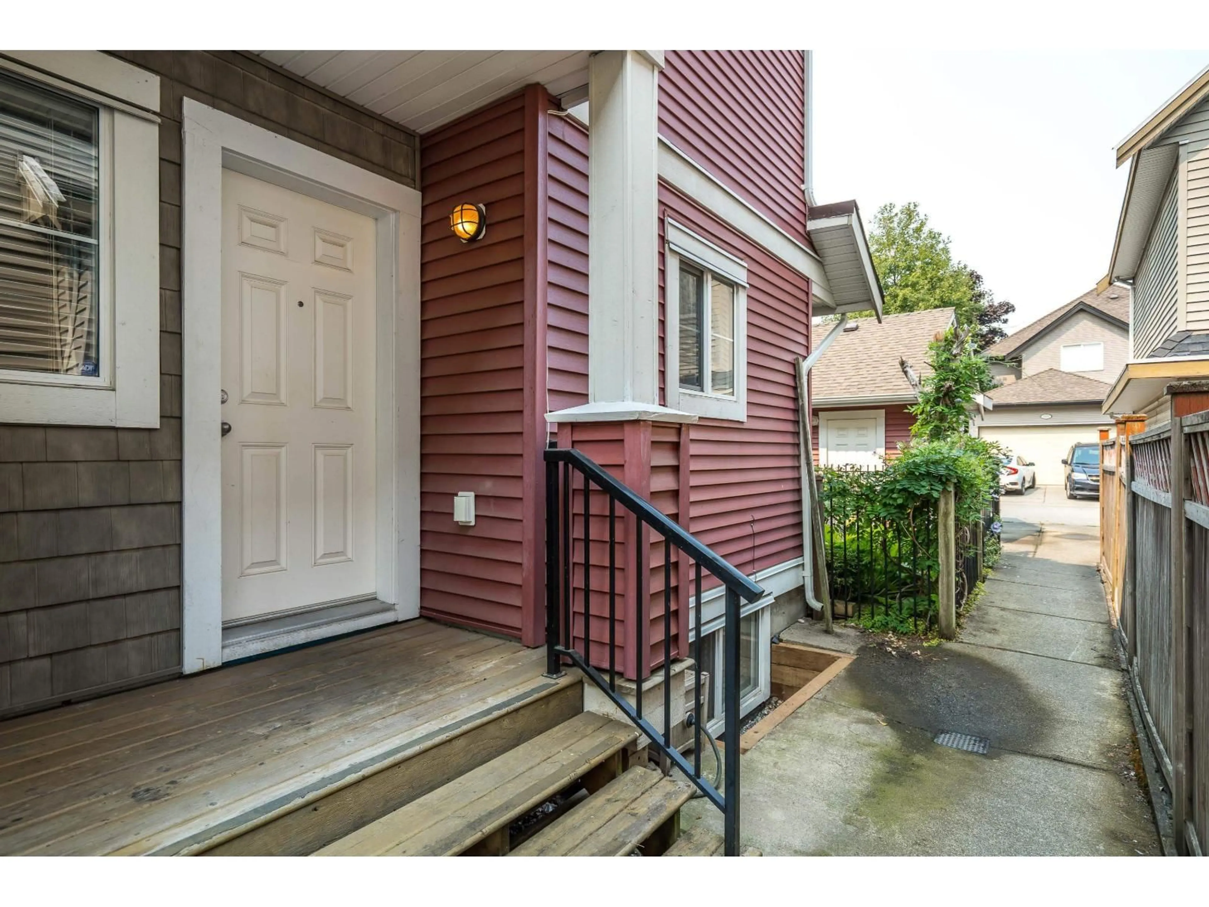 Indoor entryway for D2 - 19319 72 AVENUE, Surrey British Columbia V4N5X9