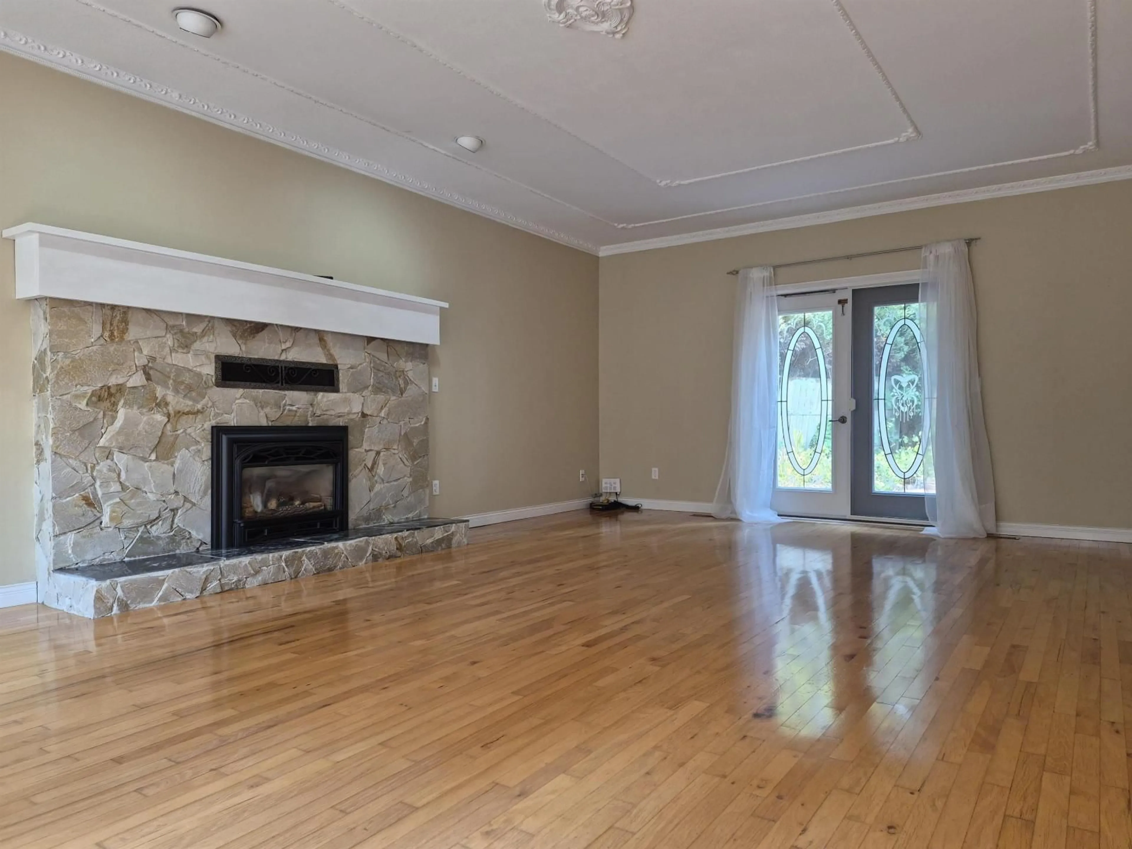 A pic of a room for 13521 19 AVENUE, Surrey British Columbia V4A6B3