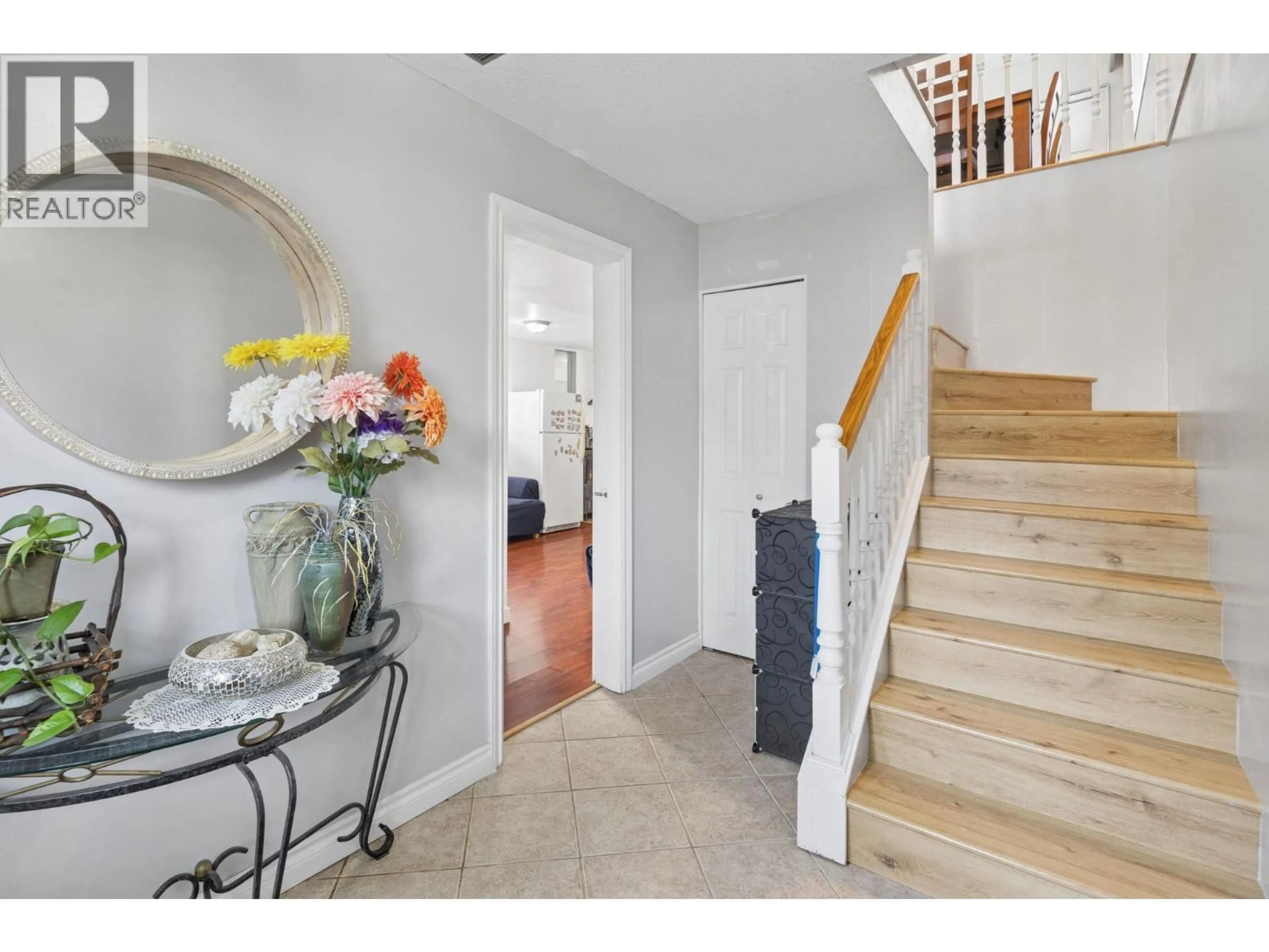 Indoor entryway for 3464 VINCENT STREET, Port Coquitlam British Columbia V3B3T7