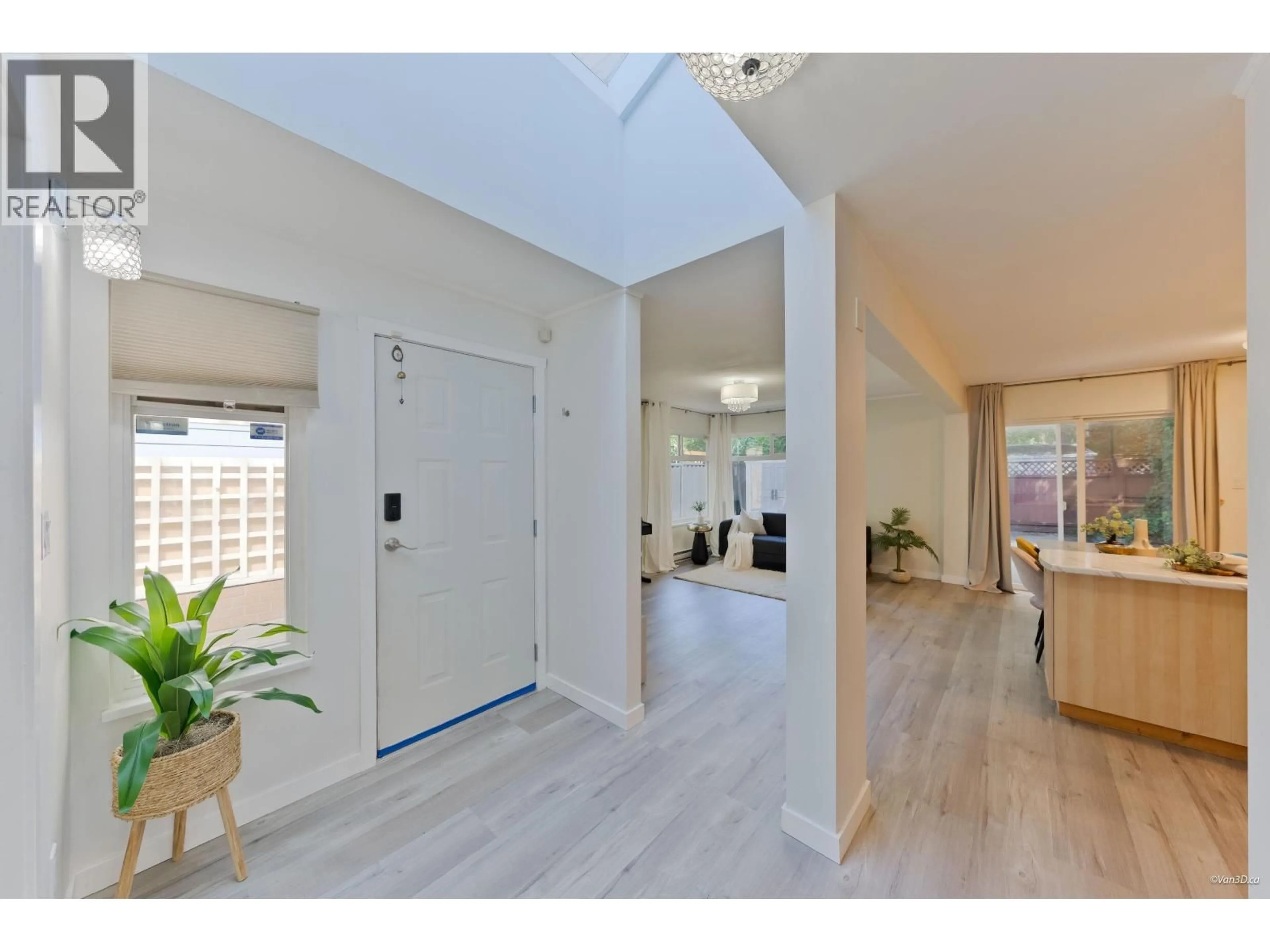 Indoor entryway for 2512 BURIAN DRIVE, Coquitlam British Columbia V3K5W9