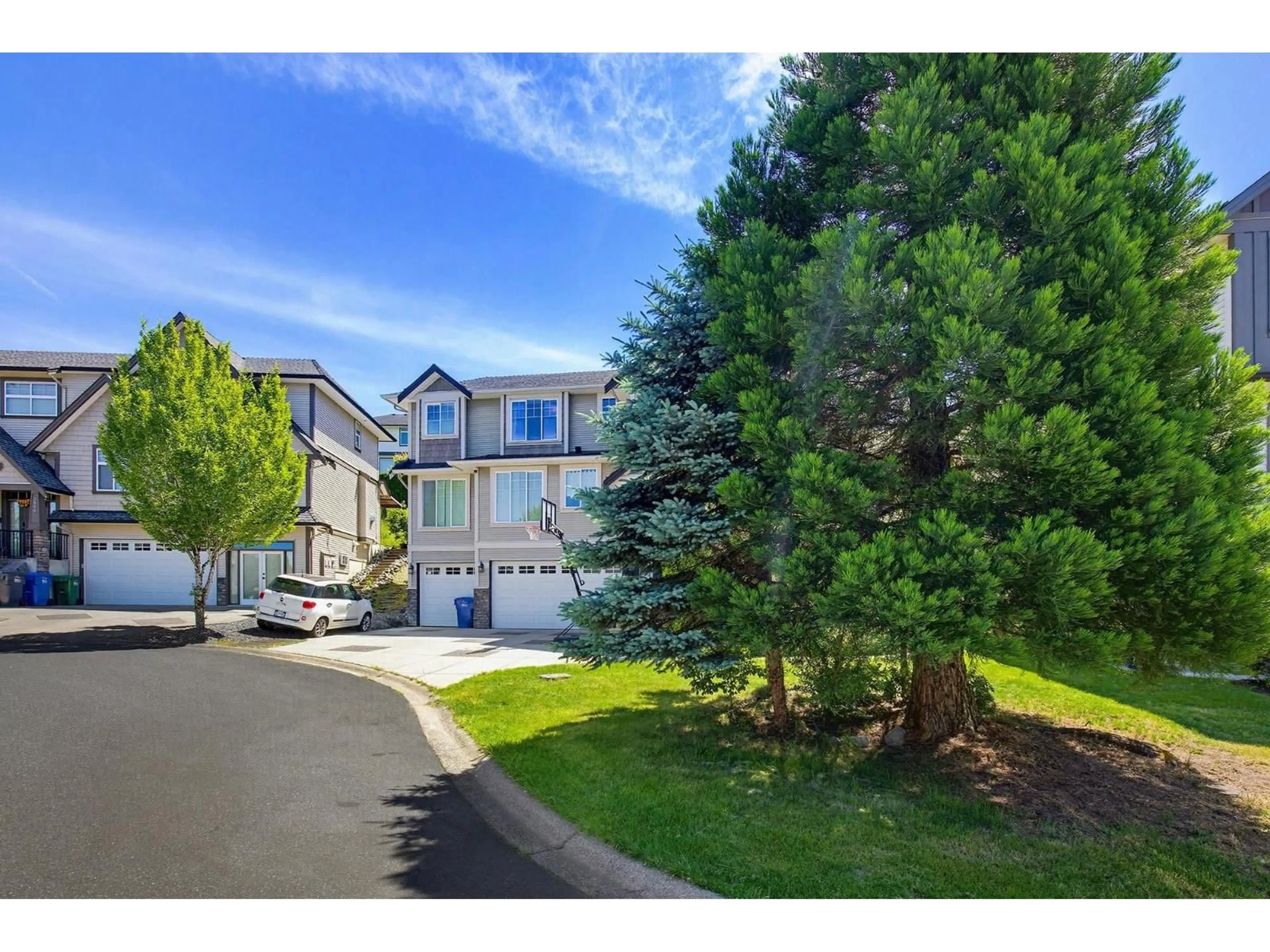 A pic from outside/outdoor area/front of a property/back of a property/a pic from drone, street for 3980 KALEIGH COURT, Abbotsford British Columbia V3G3E3