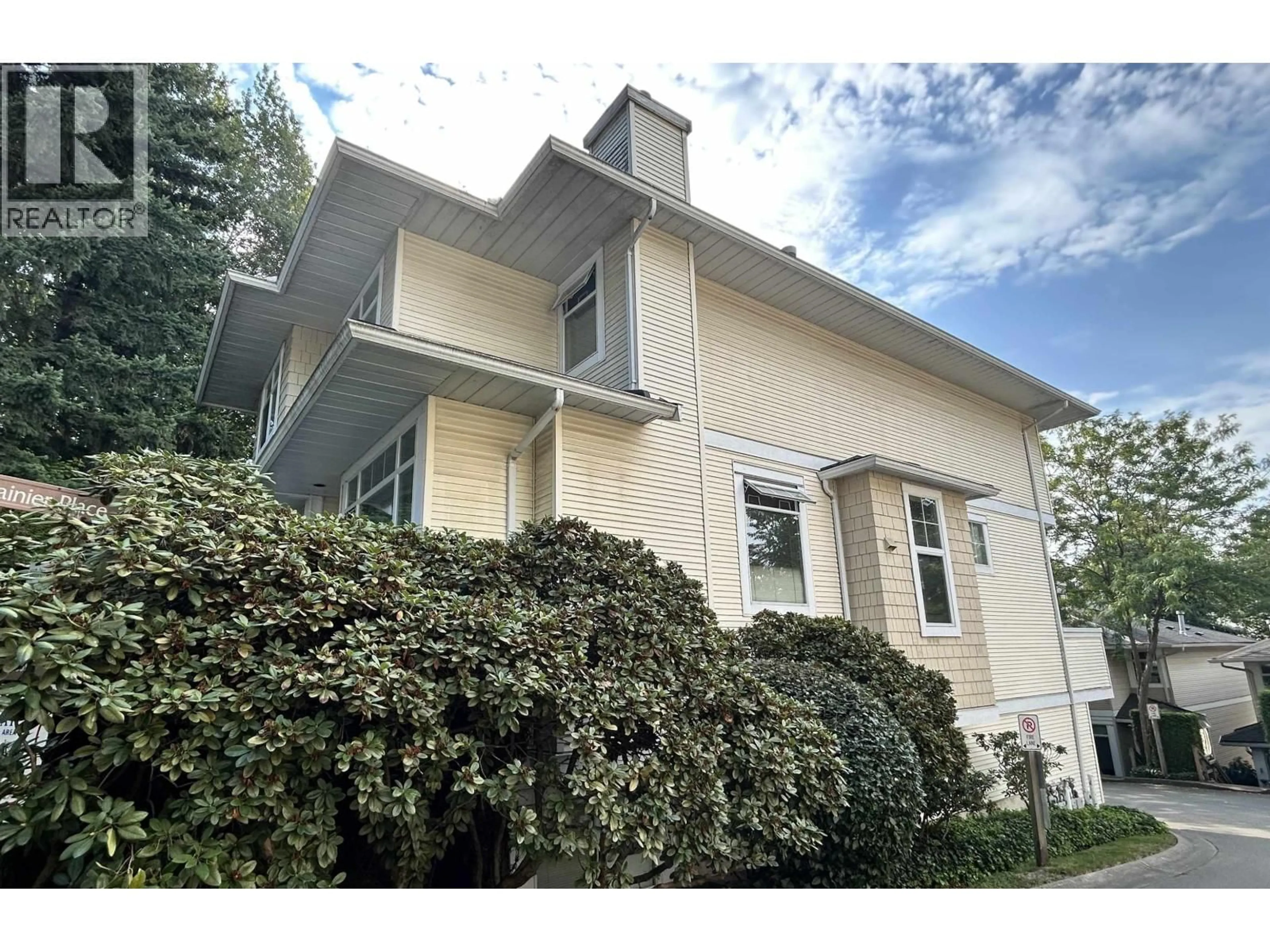 Home with vinyl exterior material, building for 1 - 3596 WHITNEY PLACE, Vancouver British Columbia V5S4T2