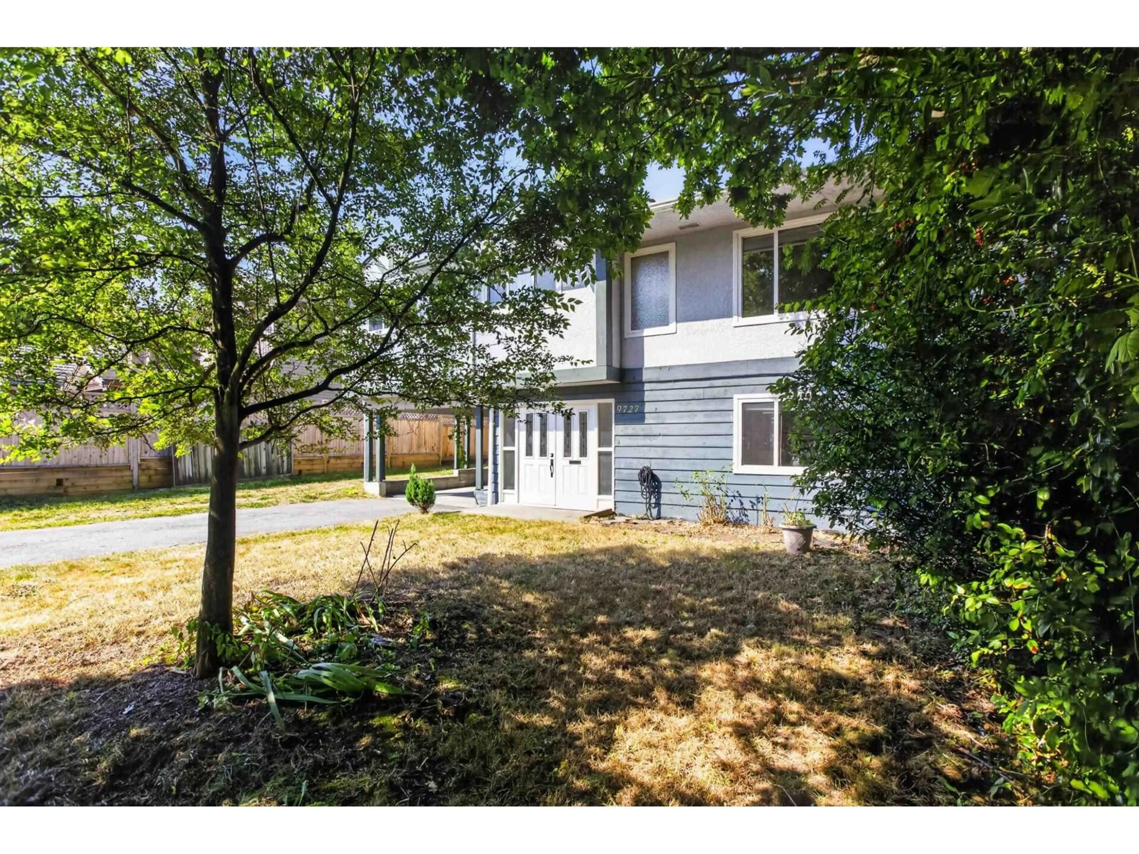 A pic from outside/outdoor area/front of a property/back of a property/a pic from drone, street for 9727 121 STREET, Surrey British Columbia V3V4J6