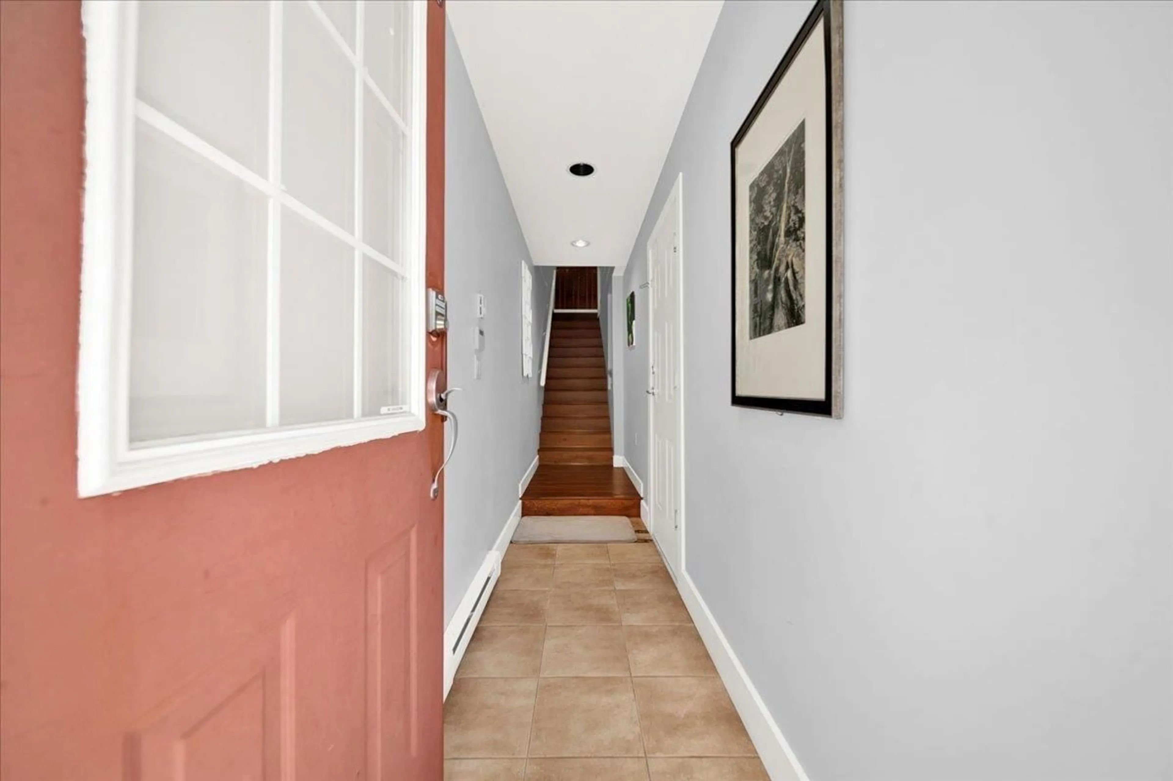 Indoor entryway for 18 - 16233 83 AVENUE, Surrey British Columbia V4N0Z3