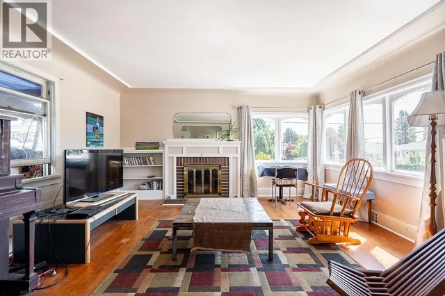 423 CUMBERLAND STREET, New Westminster 3