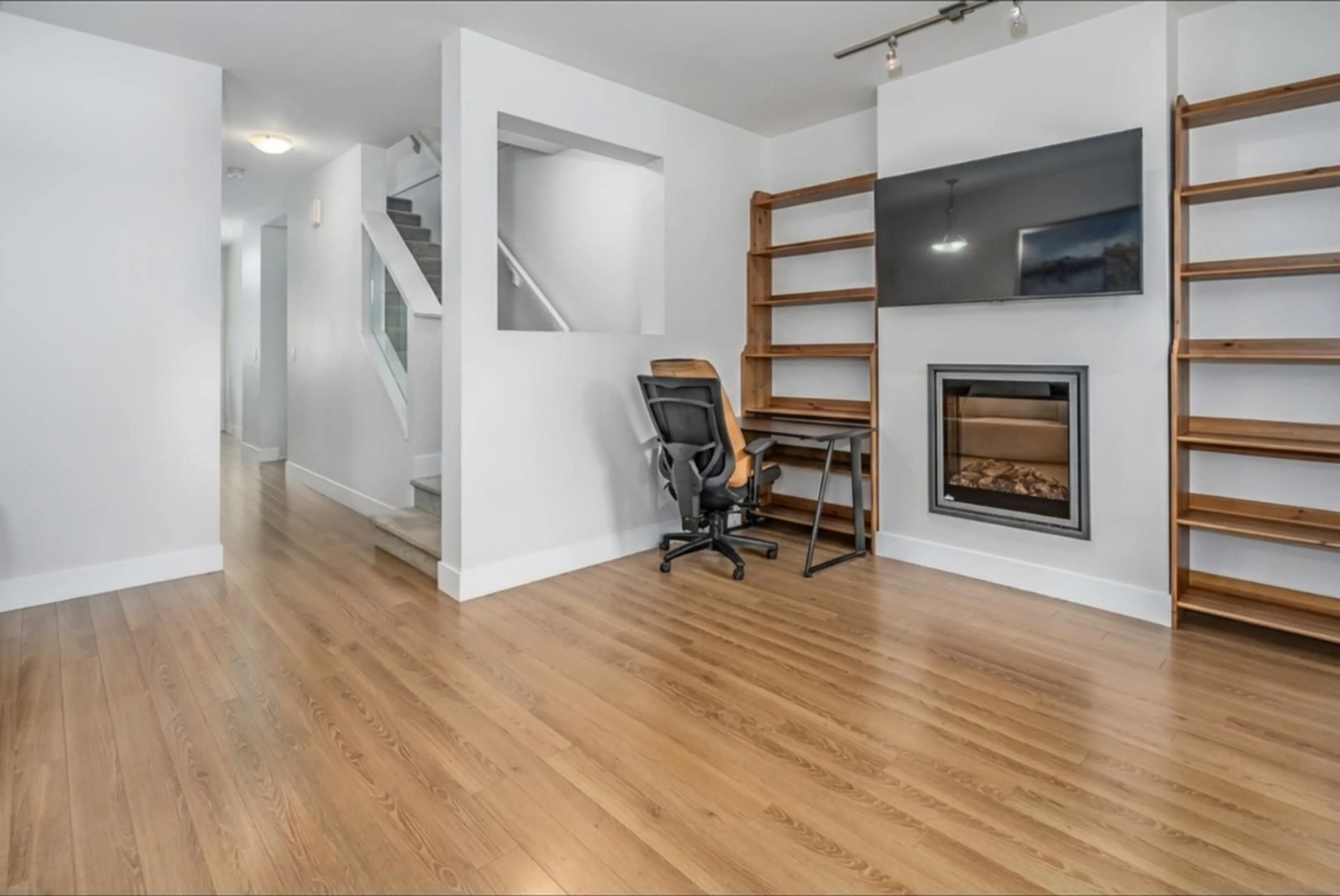 A pic of a room for 30 - 6299 144 STREET, Surrey British Columbia V3X1A2