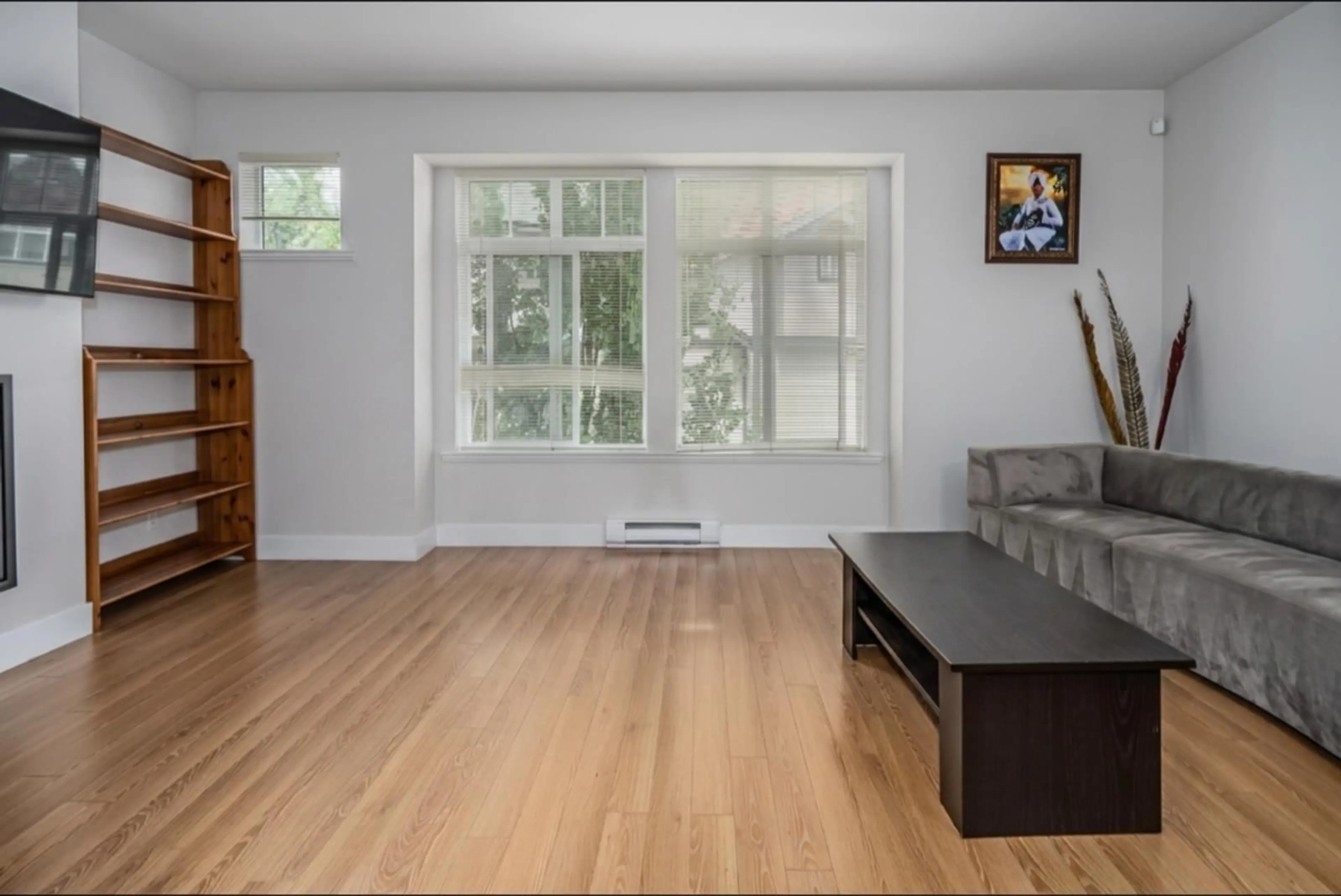 Living room with furniture, wood/laminate floor for 30 - 6299 144 STREET, Surrey British Columbia V3X1A2