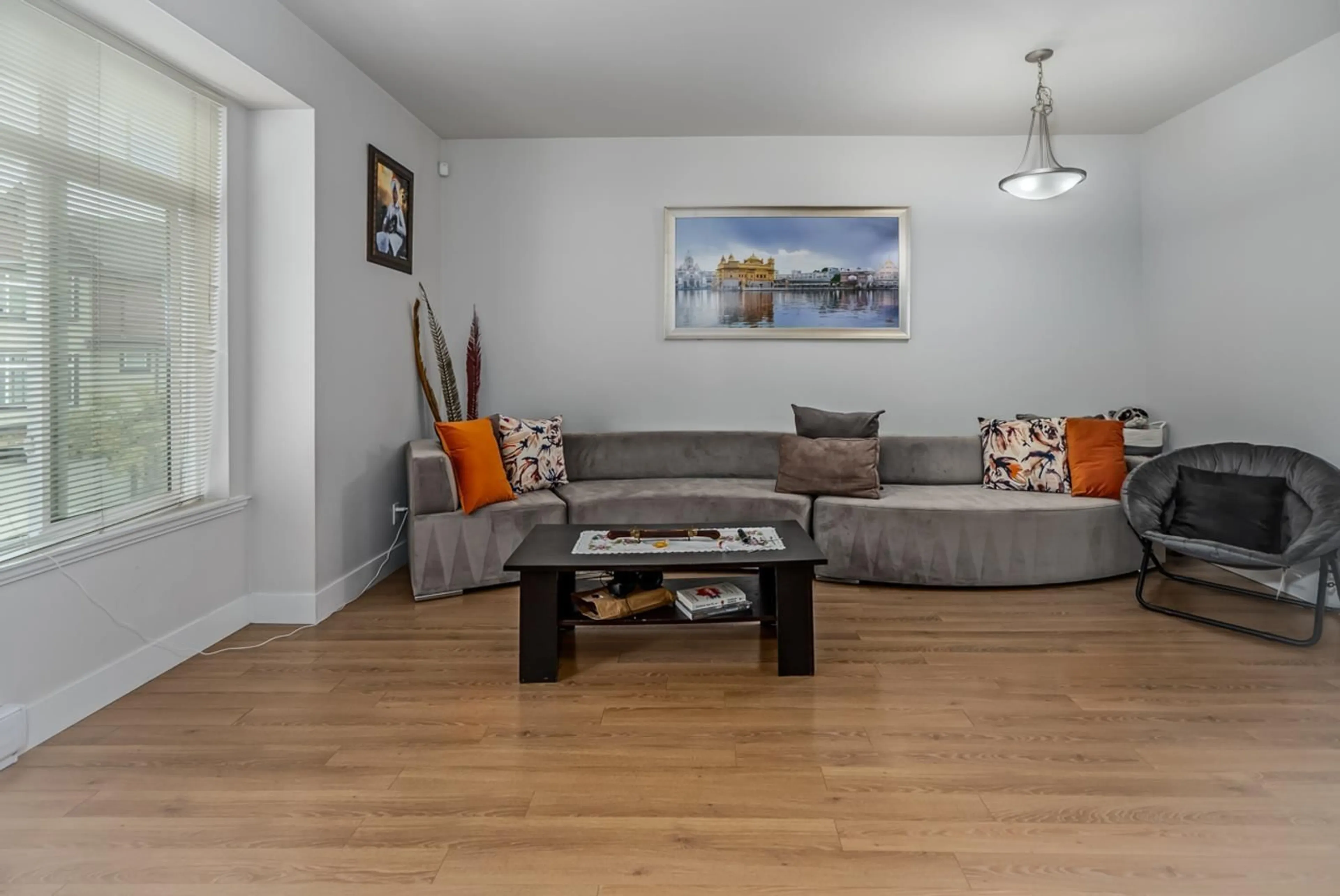 Living room with furniture, wood/laminate floor for 30 - 6299 144 STREET, Surrey British Columbia V3X1A2