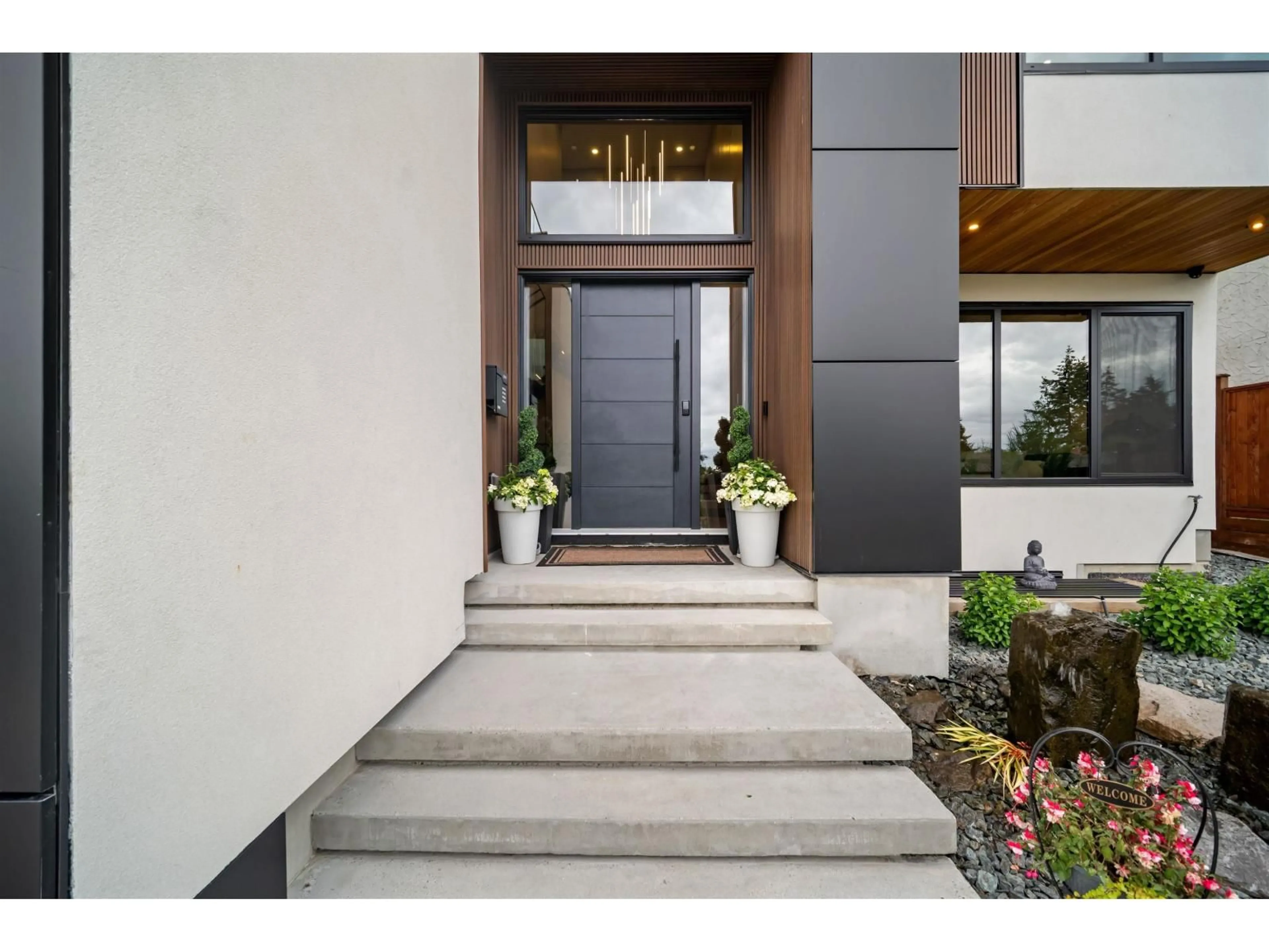 Indoor entryway for 8102 WILTSHIRE PLACE, Delta British Columbia V4C6T2