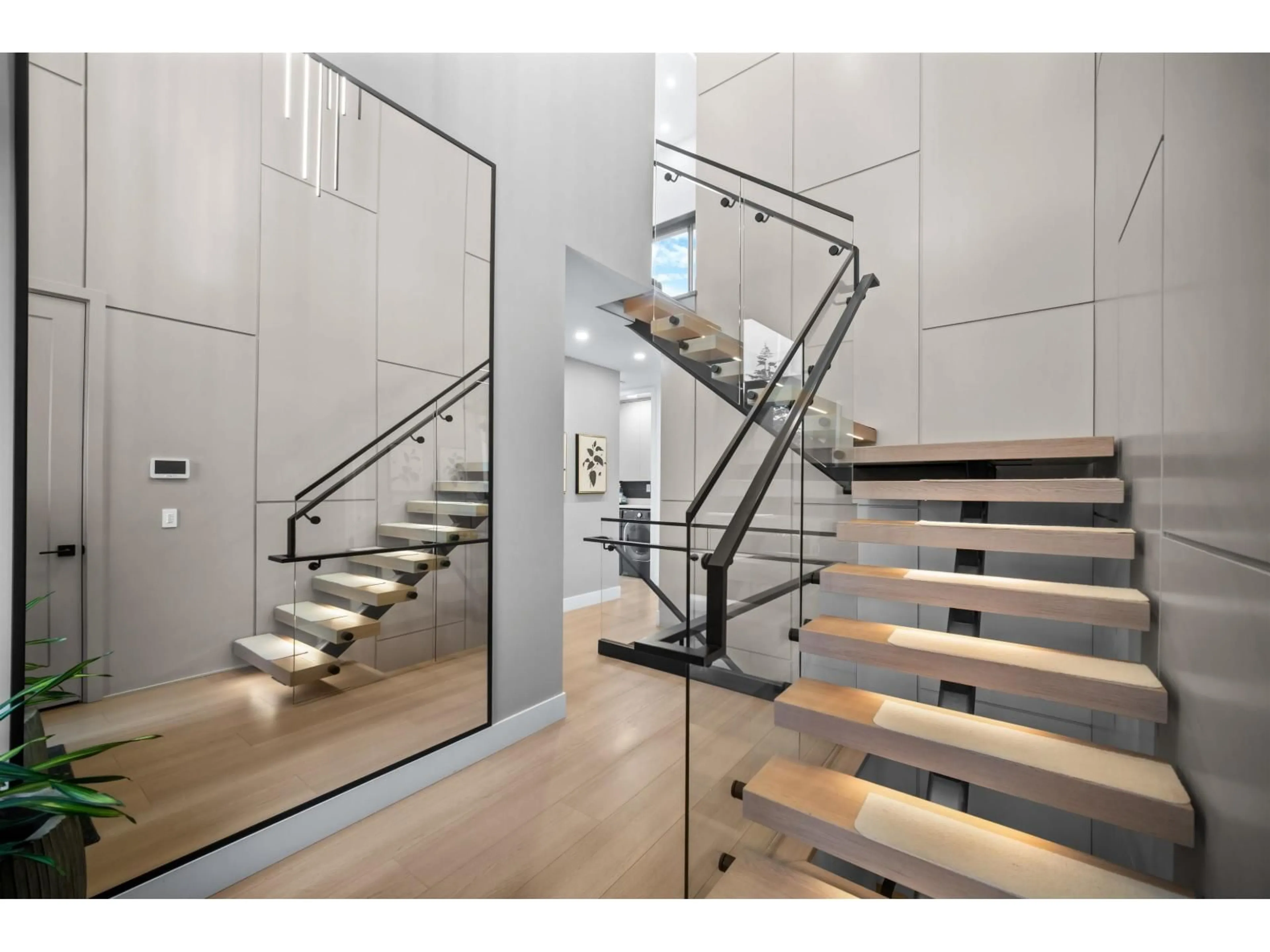 Stairs for 8102 WILTSHIRE PLACE, Delta British Columbia V4C6T2