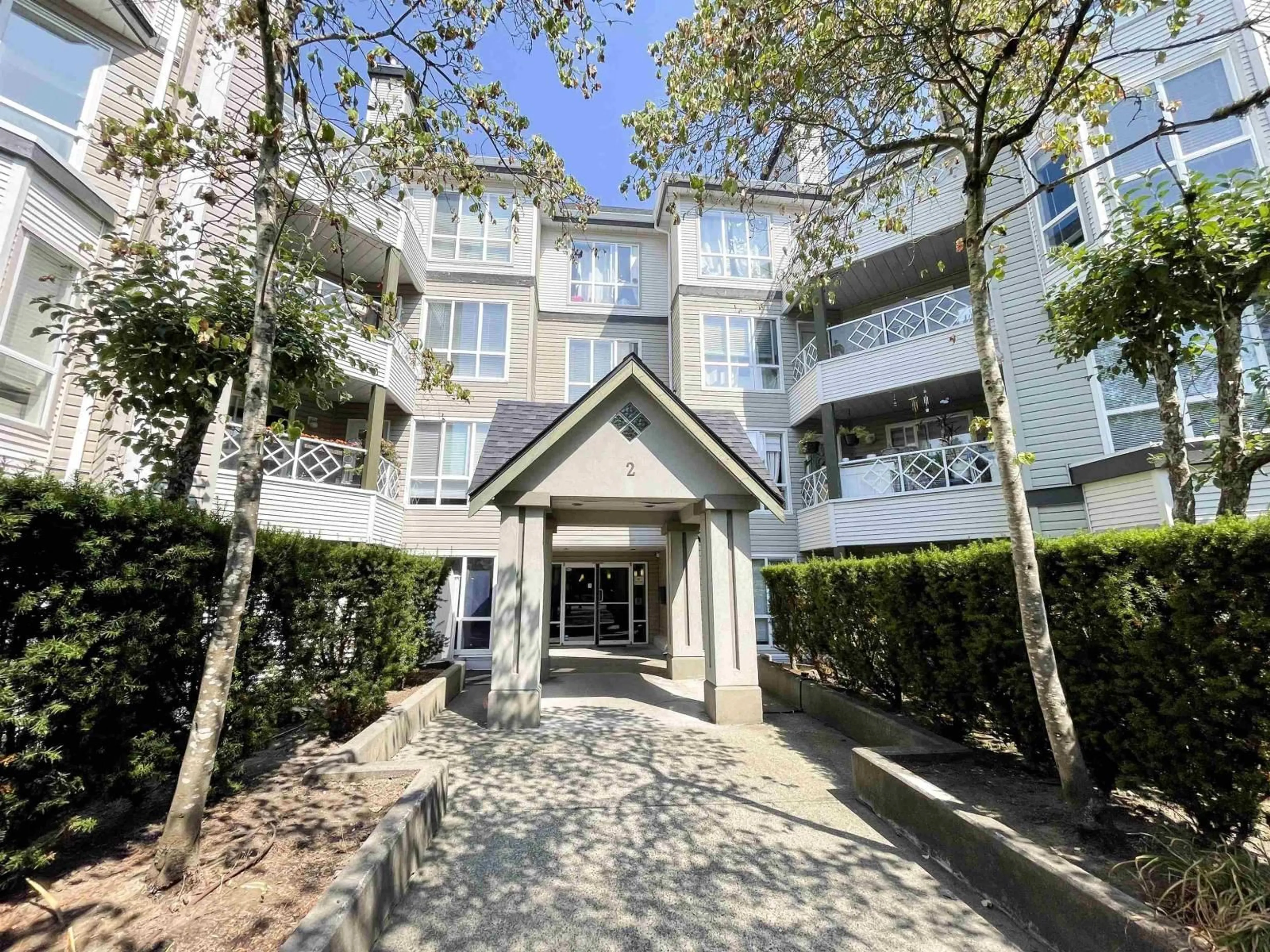 Unknown for 102 - 9979 140 STREET, Surrey British Columbia V3T5W2