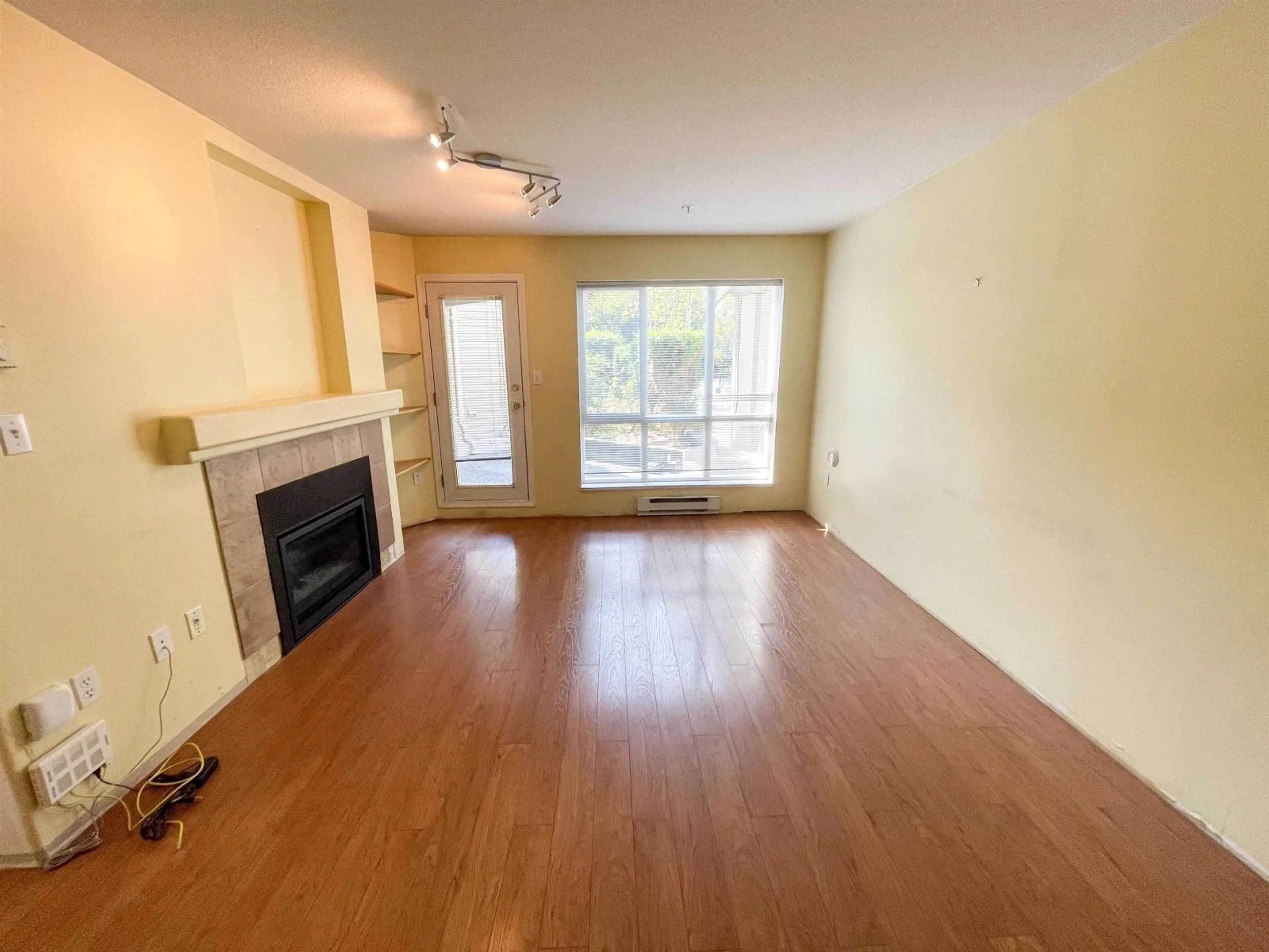 A pic of a room for 102 - 9979 140 STREET, Surrey British Columbia V3T5W2