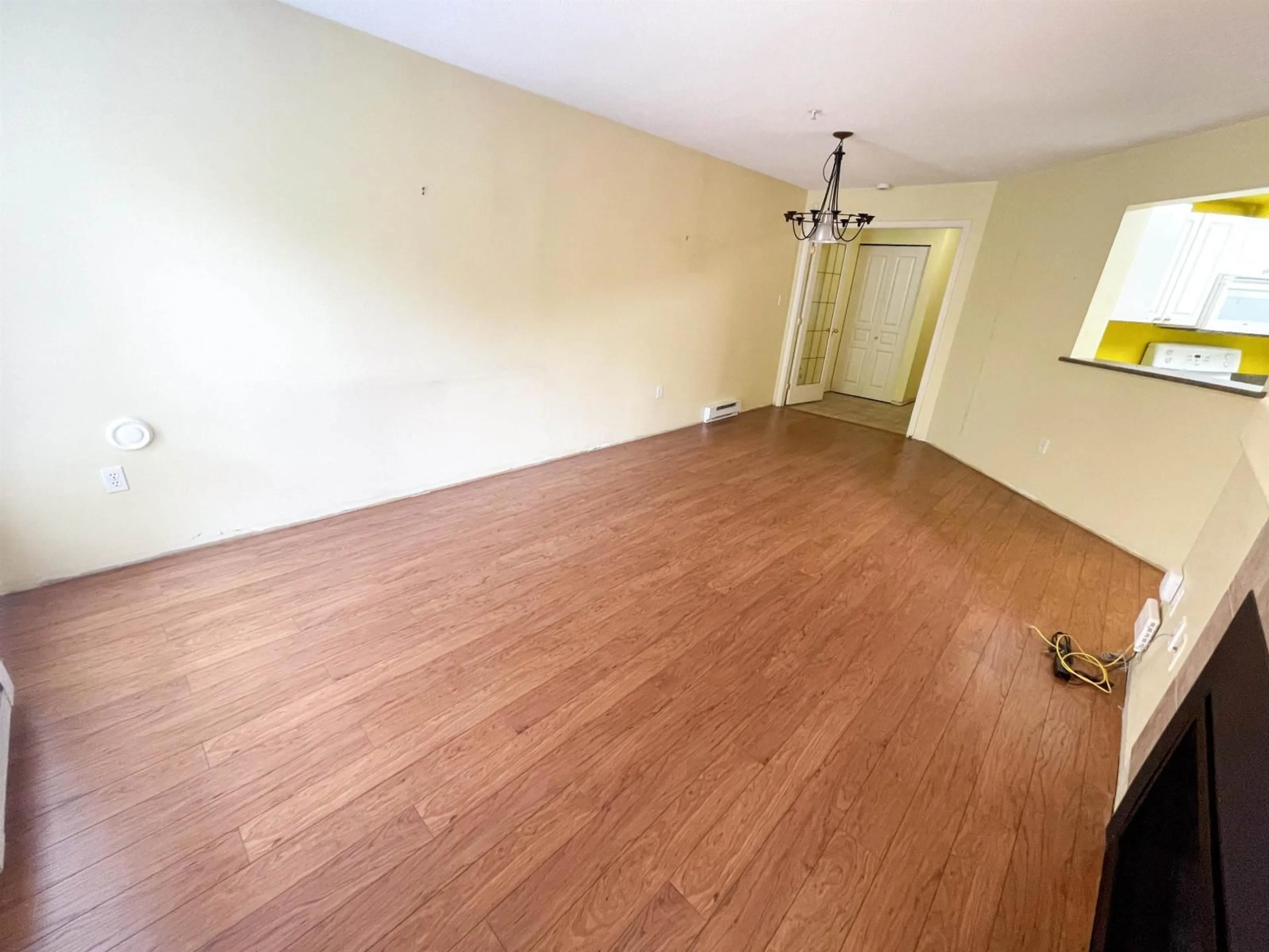 A pic of a room for 102 - 9979 140 STREET, Surrey British Columbia V3T5W2
