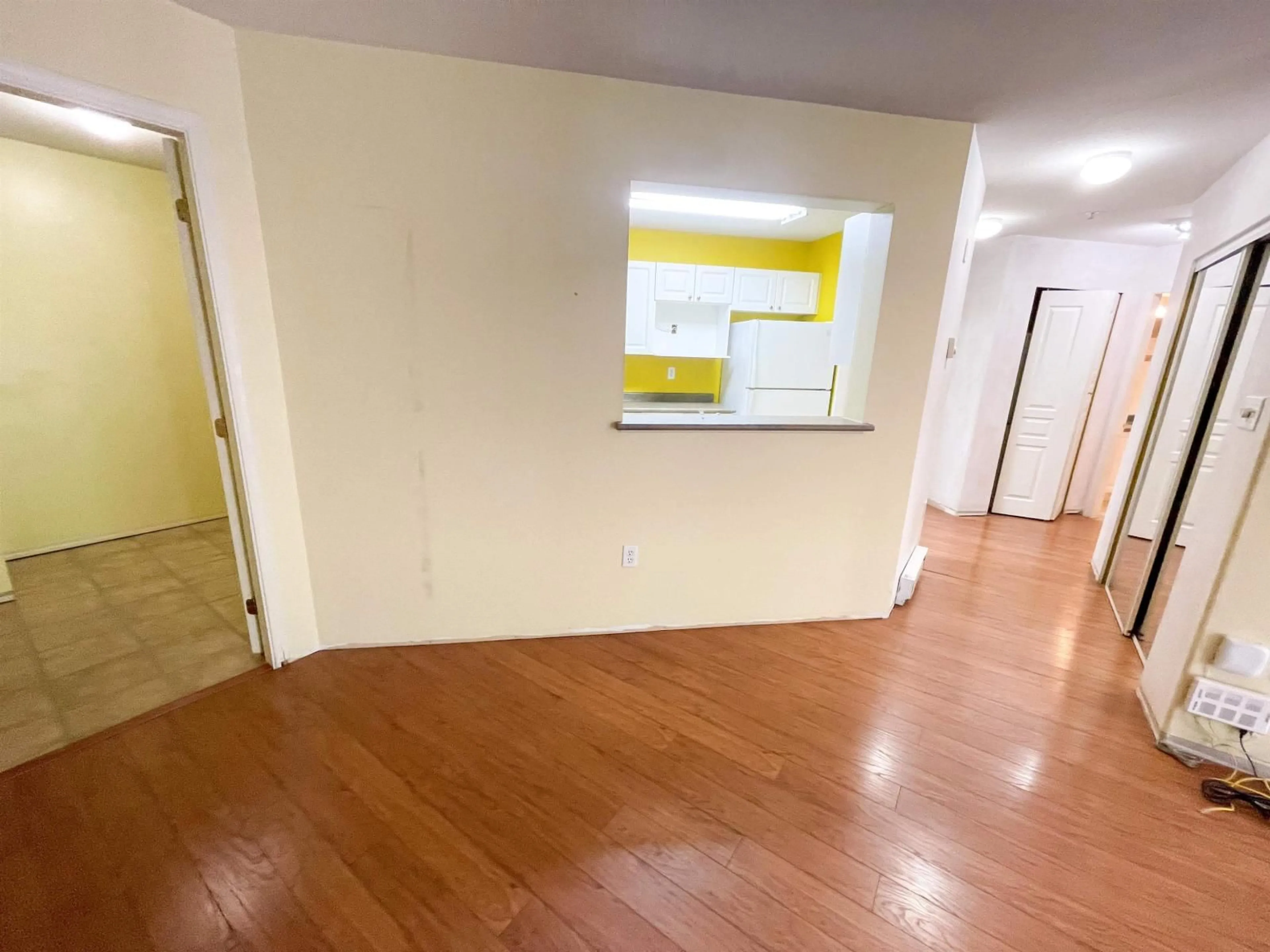 A pic of a room for 102 - 9979 140 STREET, Surrey British Columbia V3T5W2