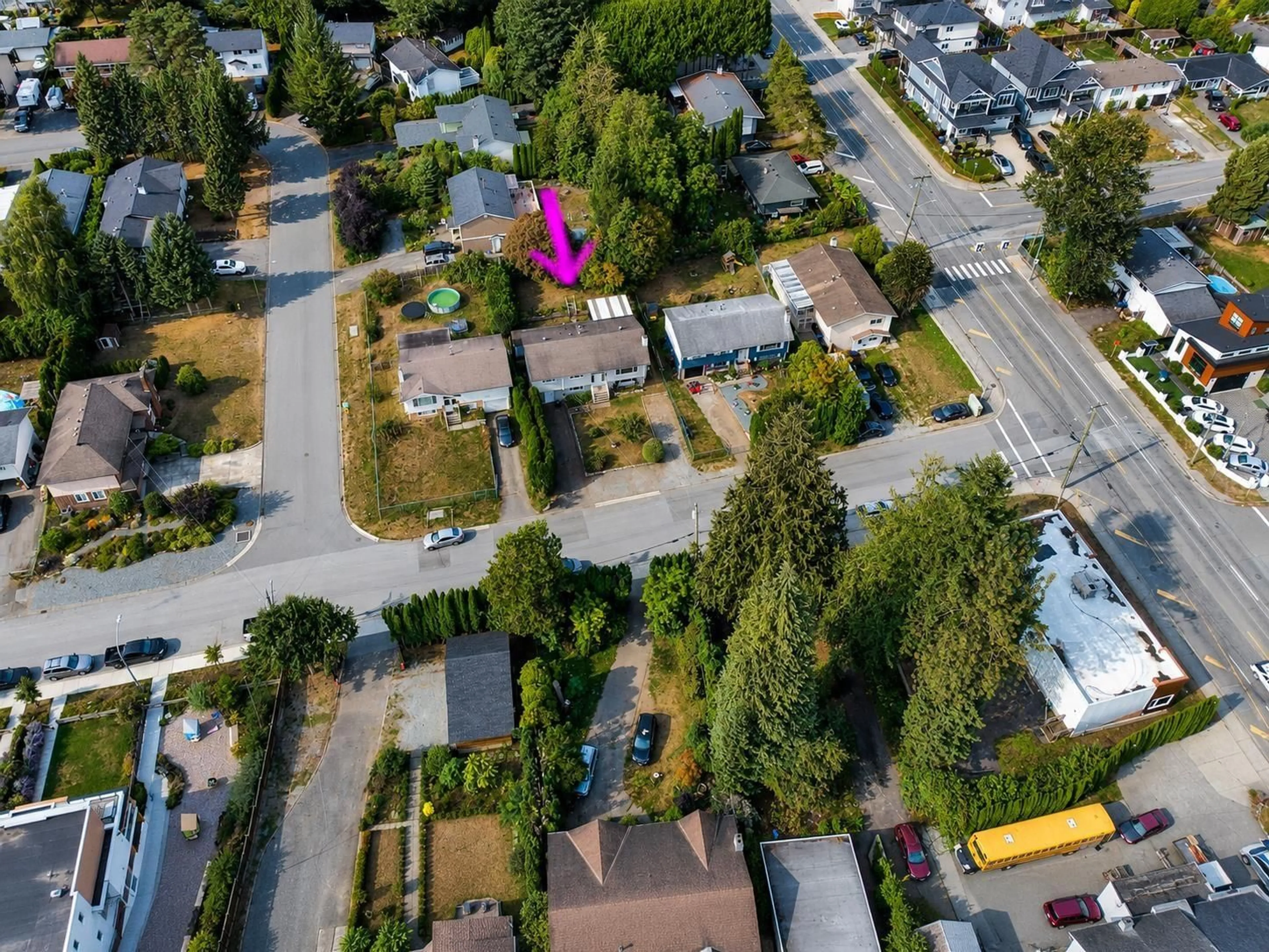 A pic from outside/outdoor area/front of a property/back of a property/a pic from drone, street for 31975 RAVEN AVENUE, Mission British Columbia V2V1B8