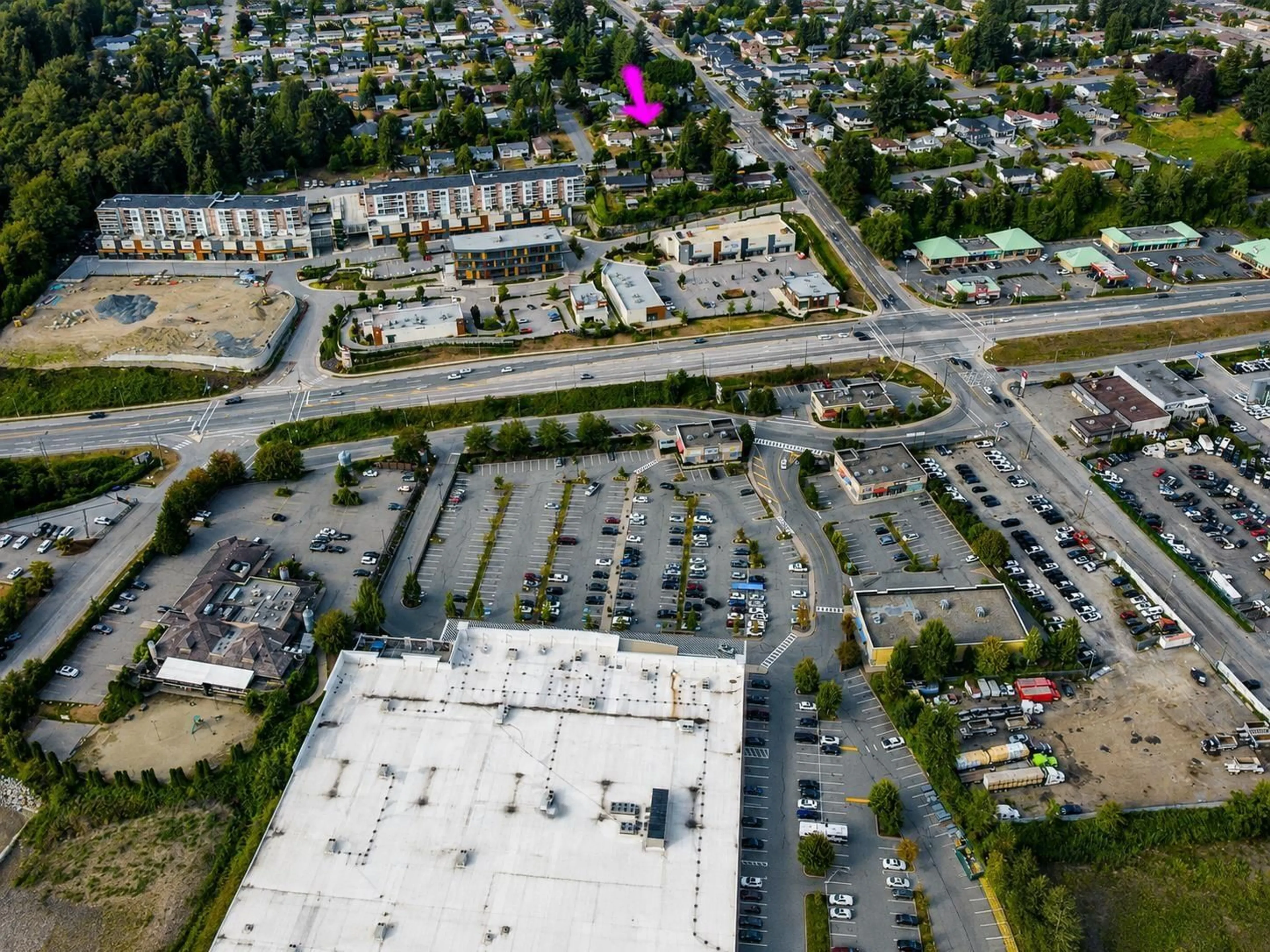A pic from outside/outdoor area/front of a property/back of a property/a pic from drone, street for 31975 RAVEN AVENUE, Mission British Columbia V2V1B8