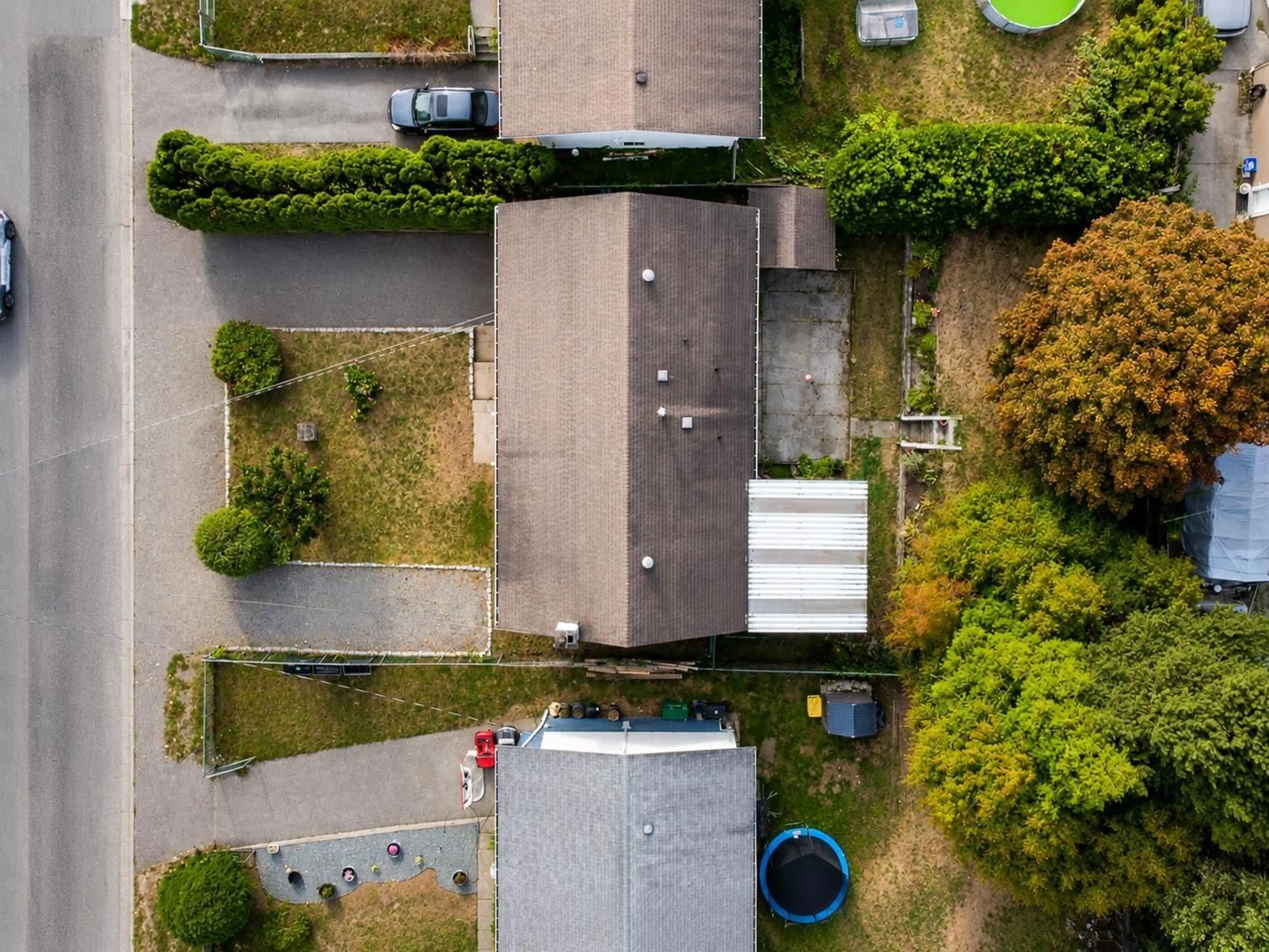 A pic from outside/outdoor area/front of a property/back of a property/a pic from drone, street for 31975 RAVEN AVENUE, Mission British Columbia V2V1B8