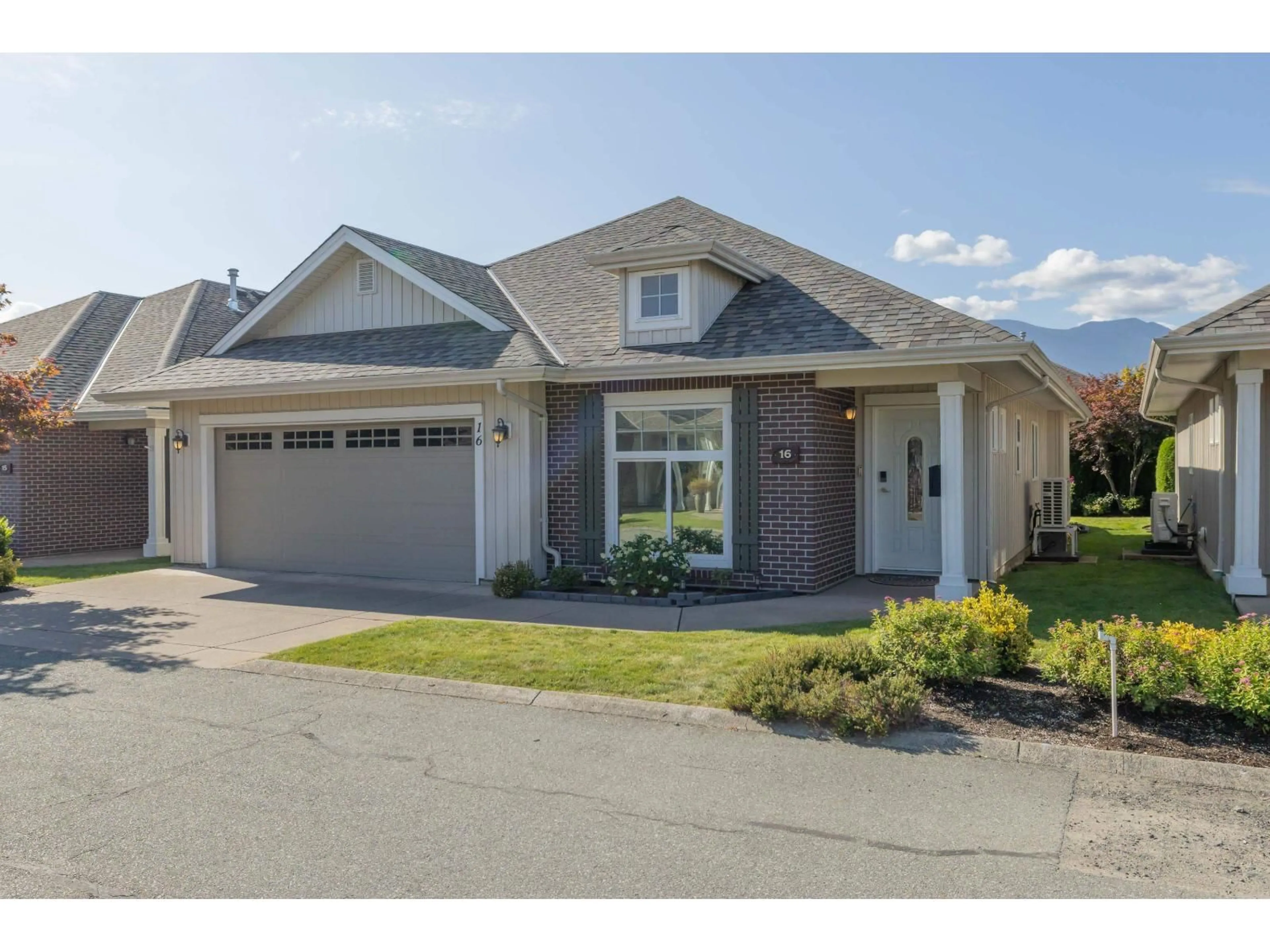 Home with vinyl exterior material, street for 16 - 45824 STEVENSON ROAD, Chilliwack British Columbia V2R5W5