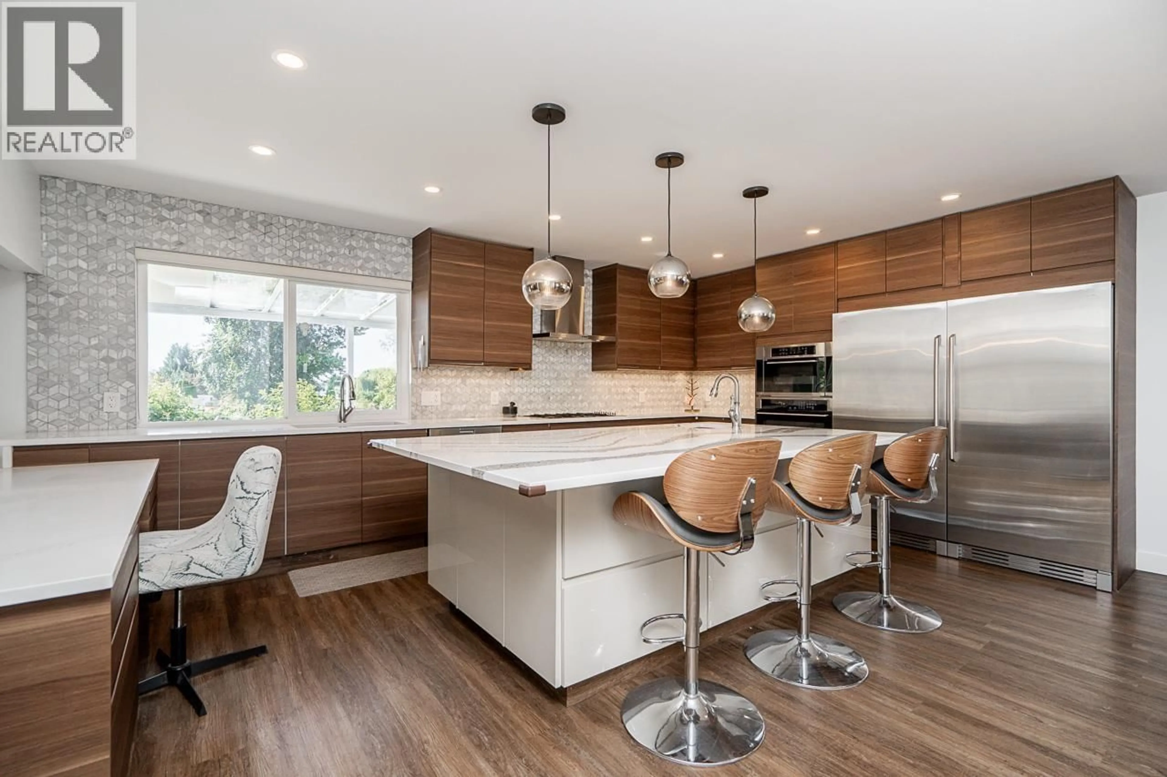 Contemporary kitchen, wood/laminate floor for 18864 119B AVENUE, Pitt Meadows British Columbia V3Y1W7