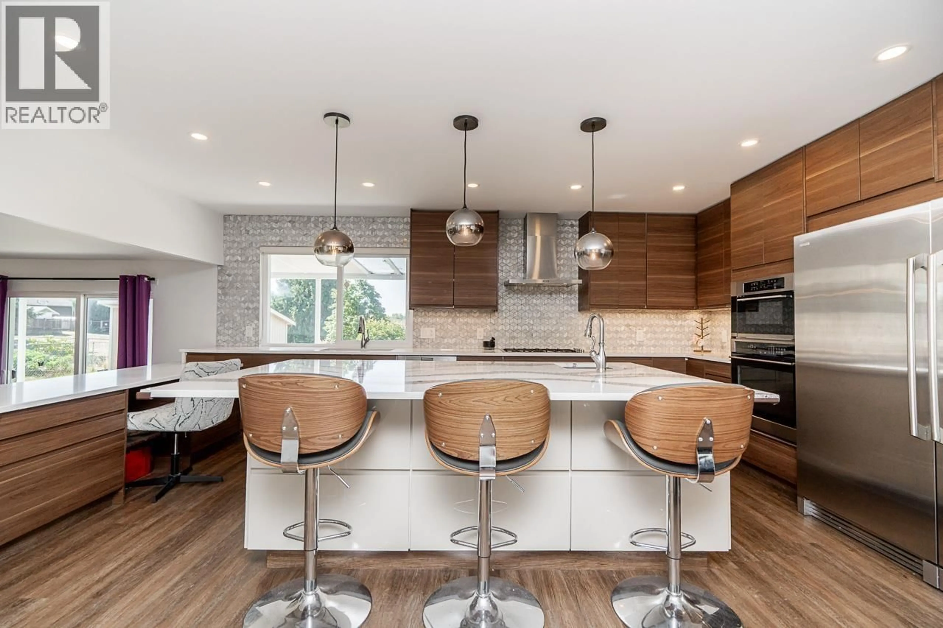 Contemporary kitchen, wood/laminate floor for 18864 119B AVENUE, Pitt Meadows British Columbia V3Y1W7