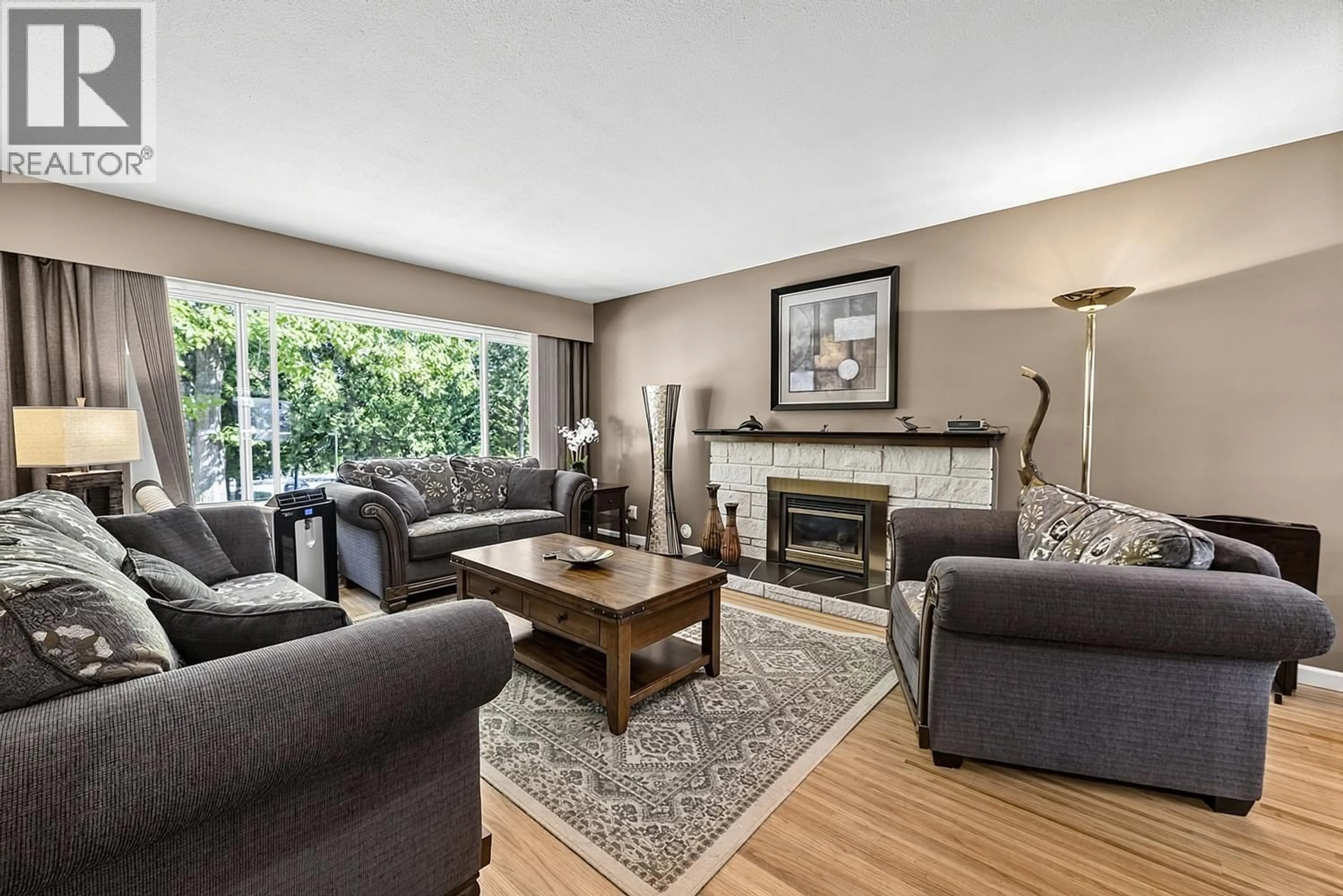 Living room with furniture, unknown for 8536 16TH AVENUE, Burnaby British Columbia V3N1S5