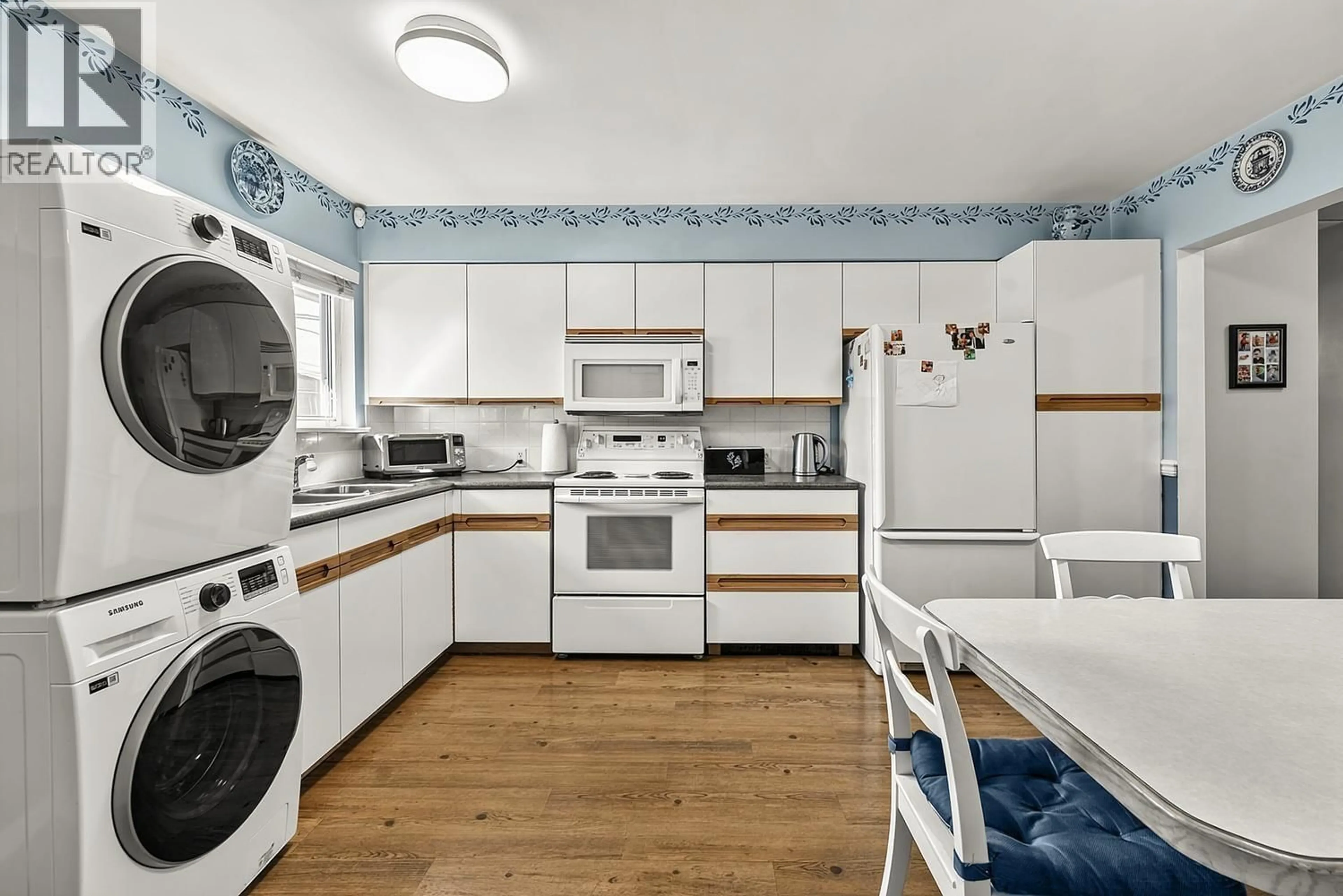Kitchen with laundary machines, unknown for 8536 16TH AVENUE, Burnaby British Columbia V3N1S5