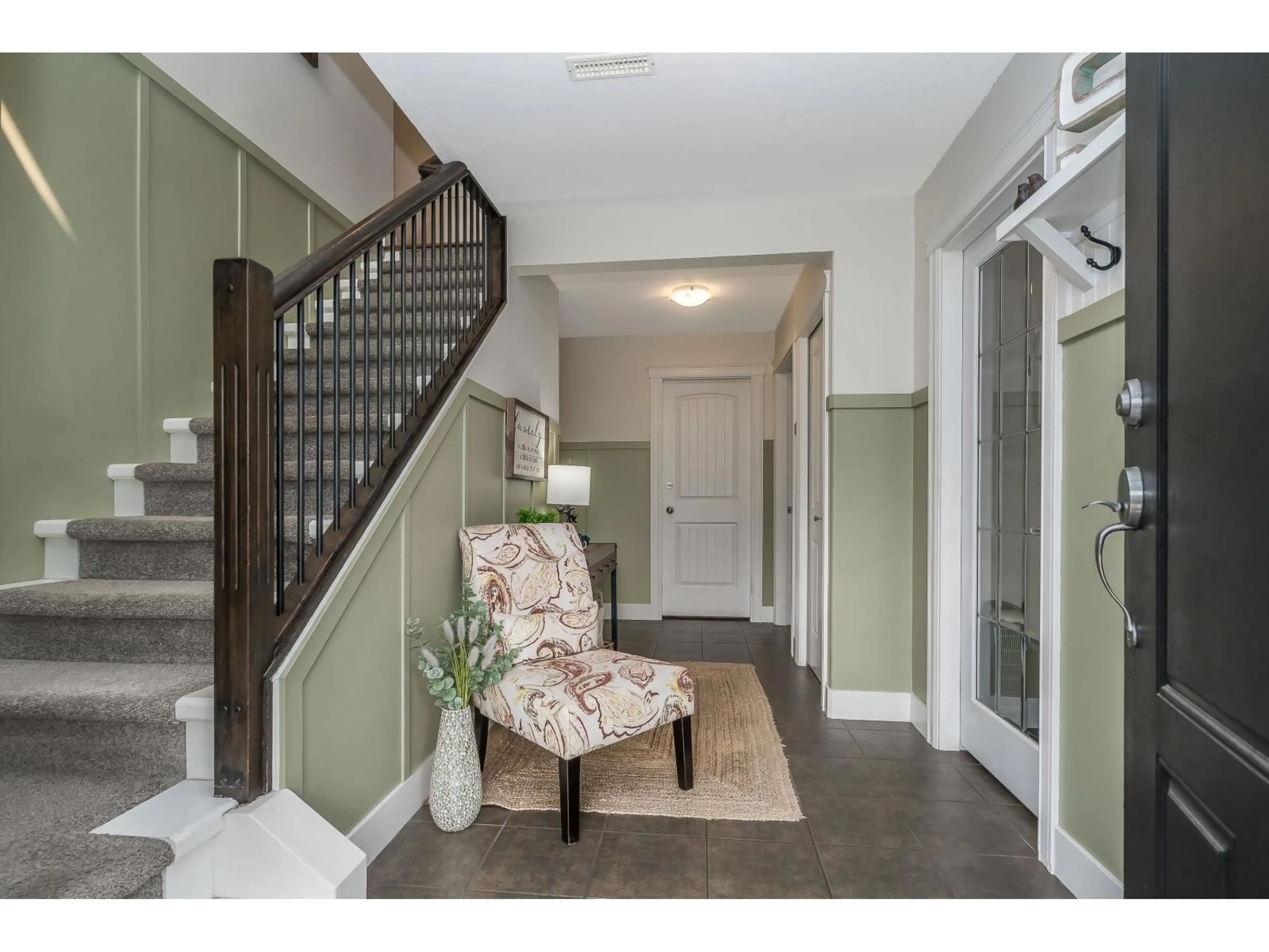 Indoor entryway for 14 - 45957 SHERWOOD DRIVE, Chilliwack British Columbia V2R5Y2