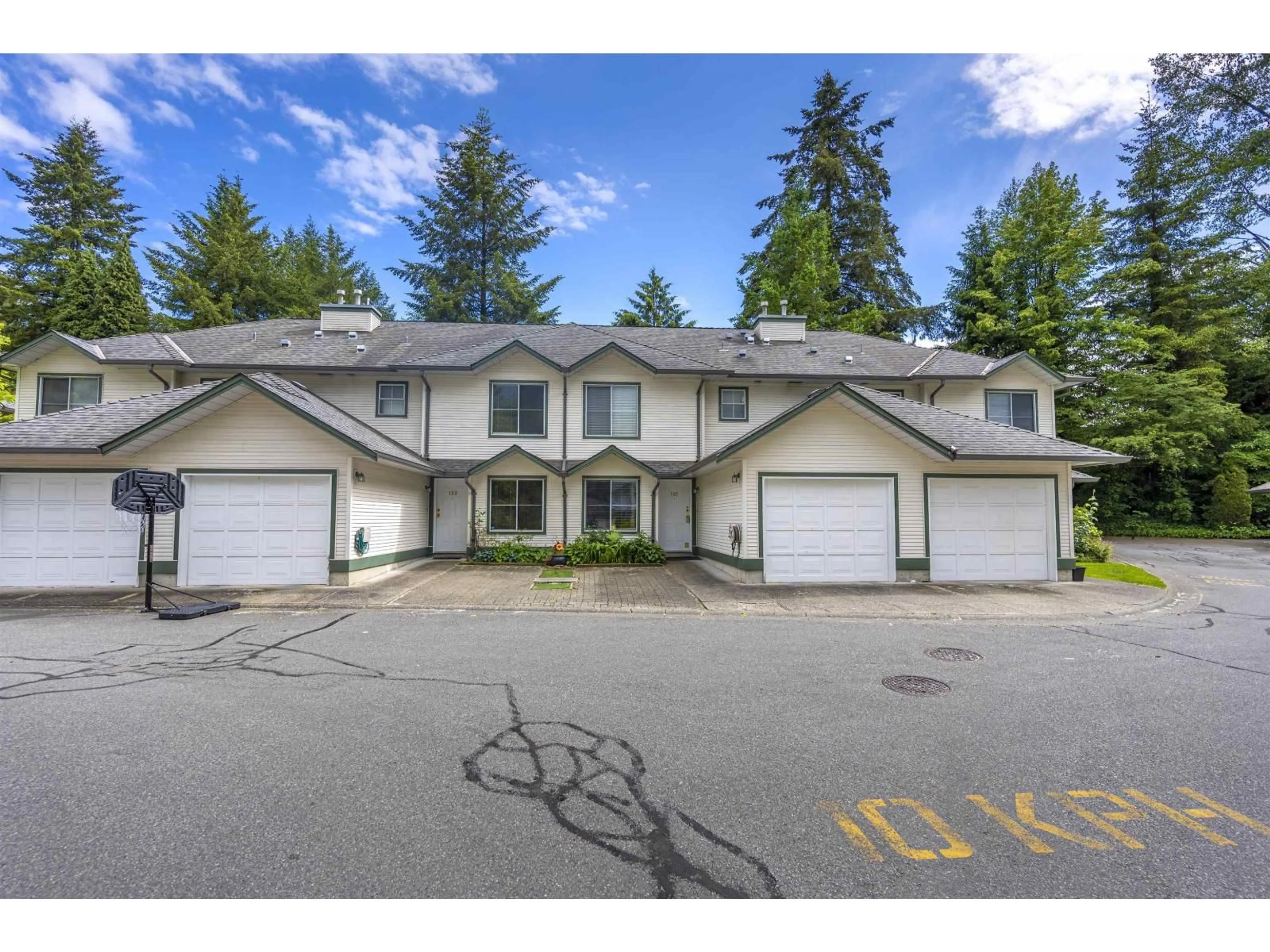A pic from outside/outdoor area/front of a property/back of a property/a pic from drone, unknown for 121 - 8655 KING GEORGE BOULEVARD, Surrey British Columbia V3W5C4