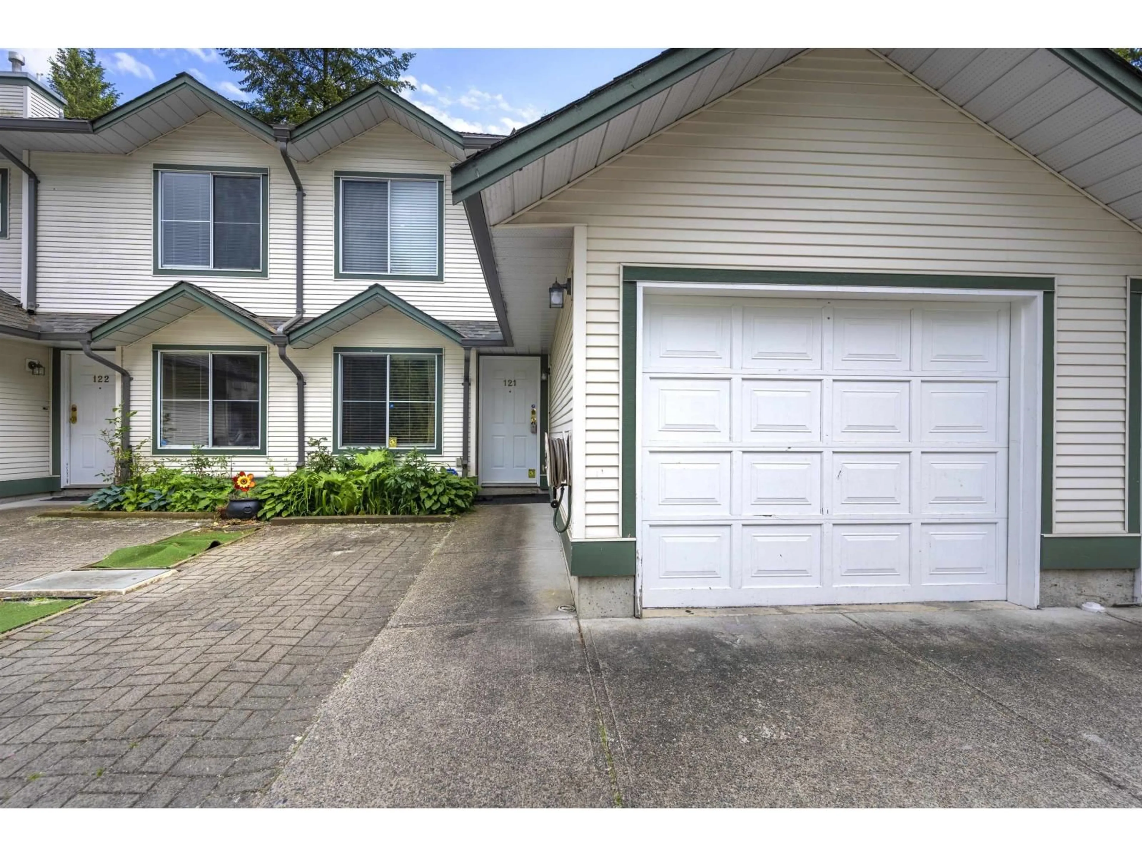 Unknown for 121 - 8655 KING GEORGE BOULEVARD, Surrey British Columbia V3W5C4