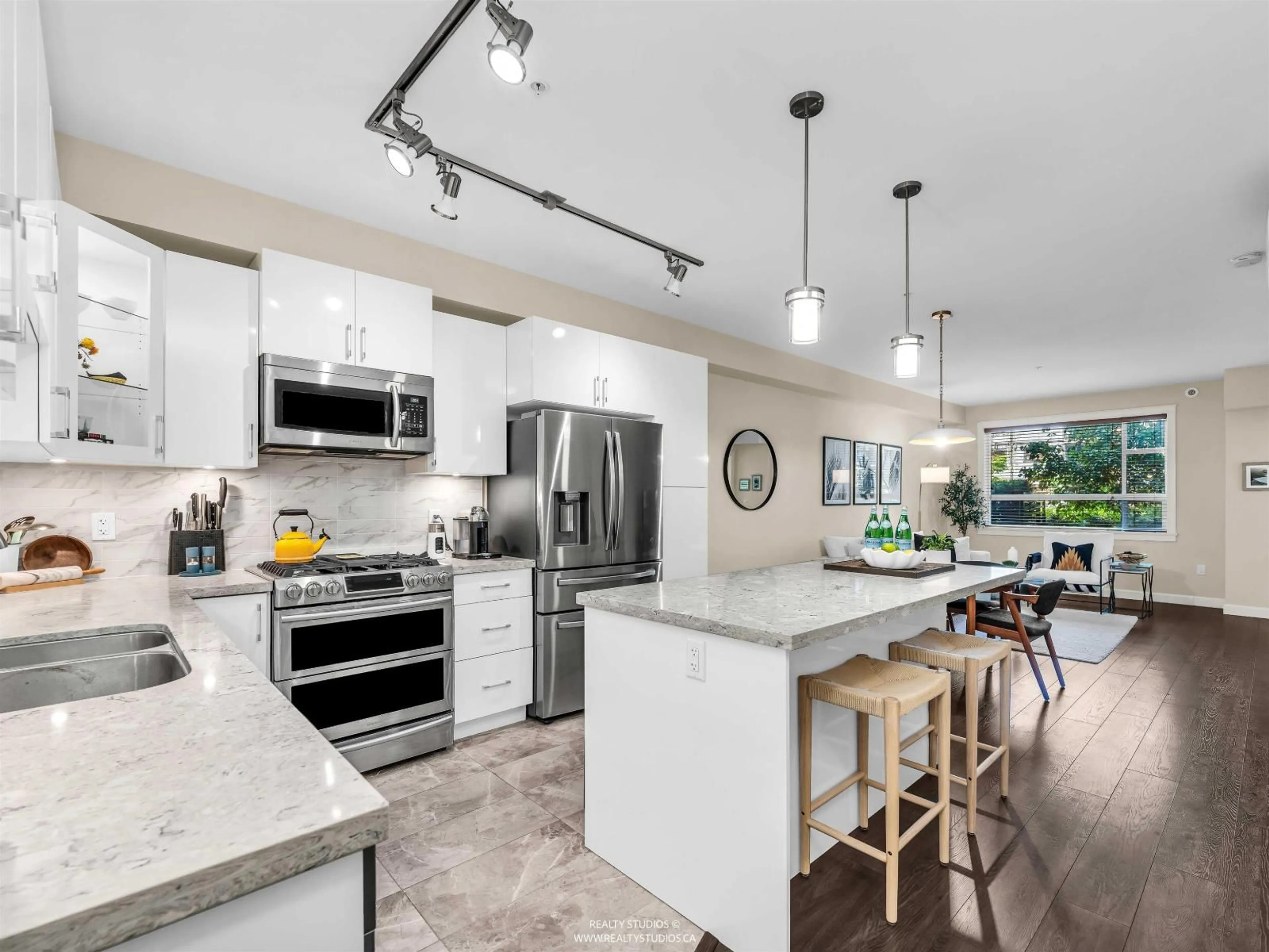 Open concept kitchen, ceramic/tile floor for 109 - 14588 MCDOUGALL DRIVE, White Rock British Columbia V4P0H1