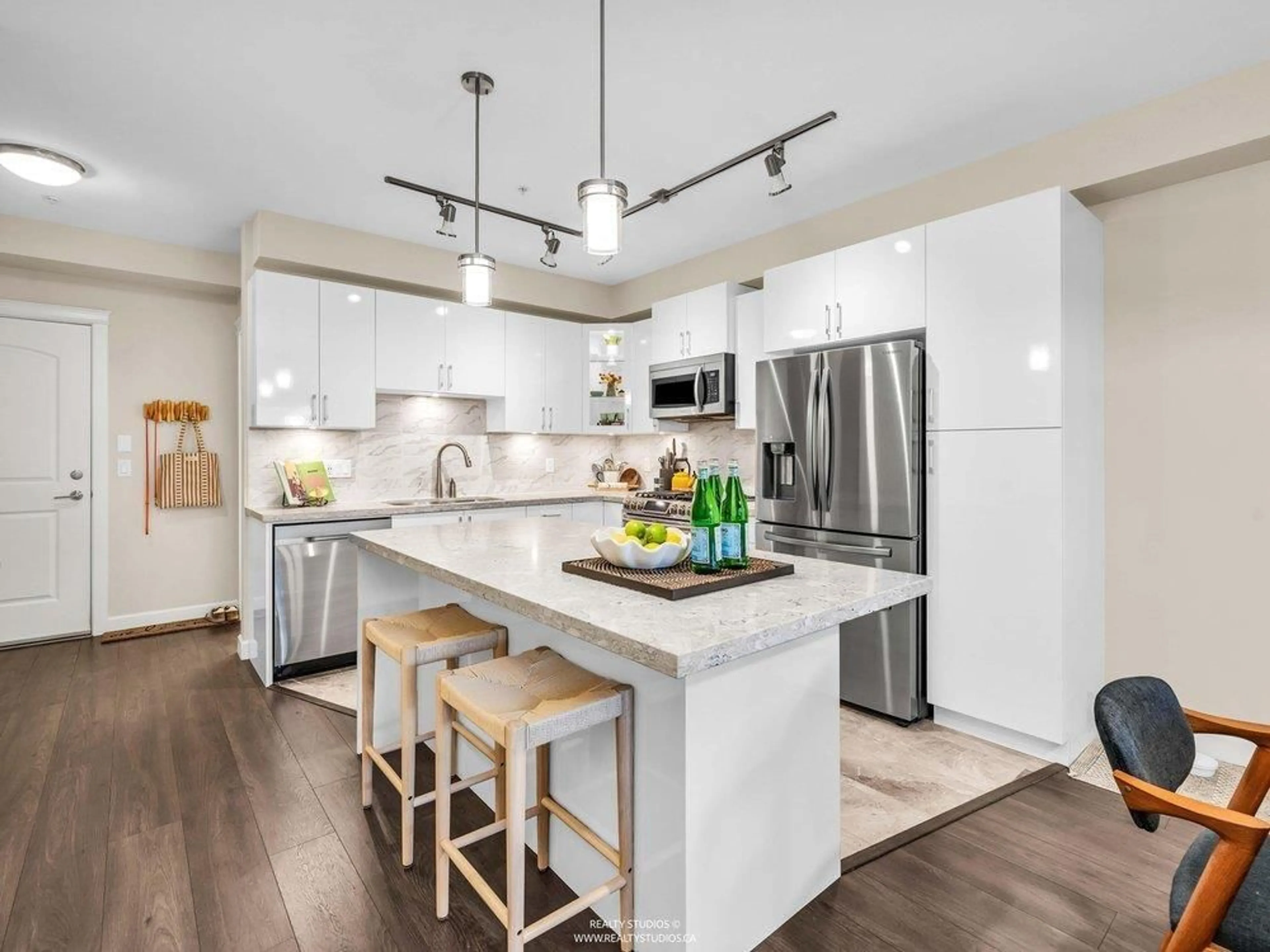 Open concept kitchen, unknown for 109 - 14588 MCDOUGALL DRIVE, White Rock British Columbia V4P0H1