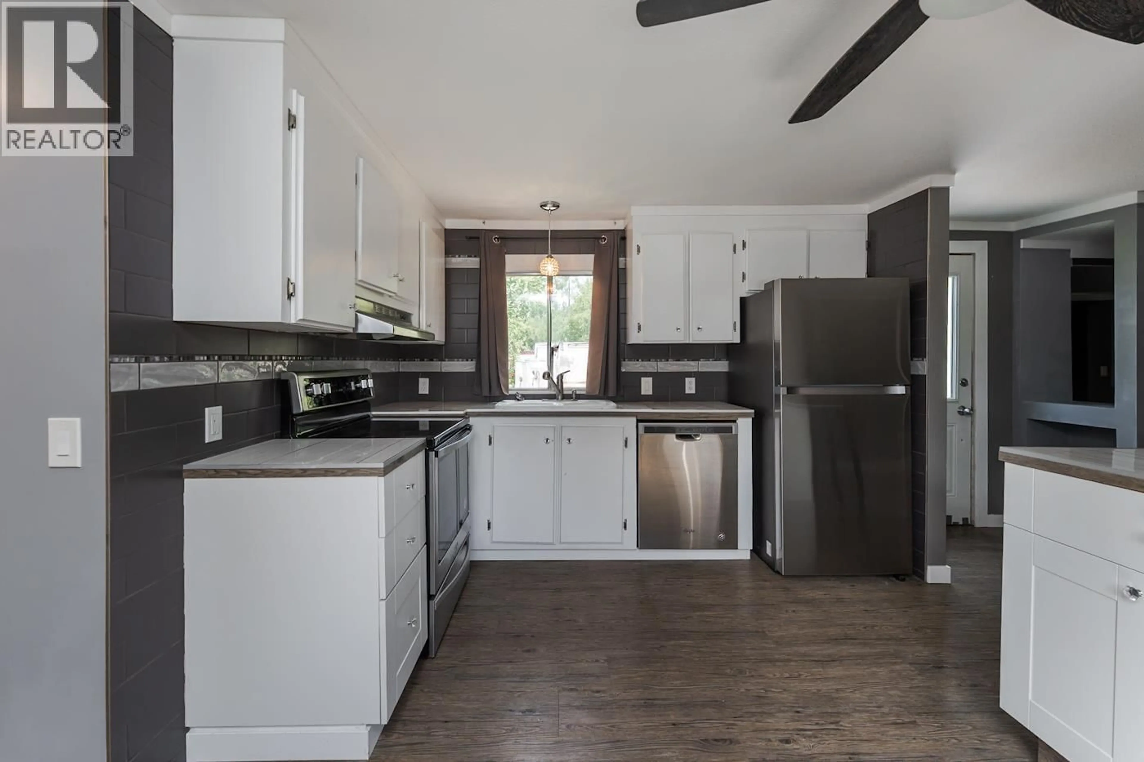 Standard kitchen, unknown for 30 - 6100 DAKELH, Prince George British Columbia V2N4R1