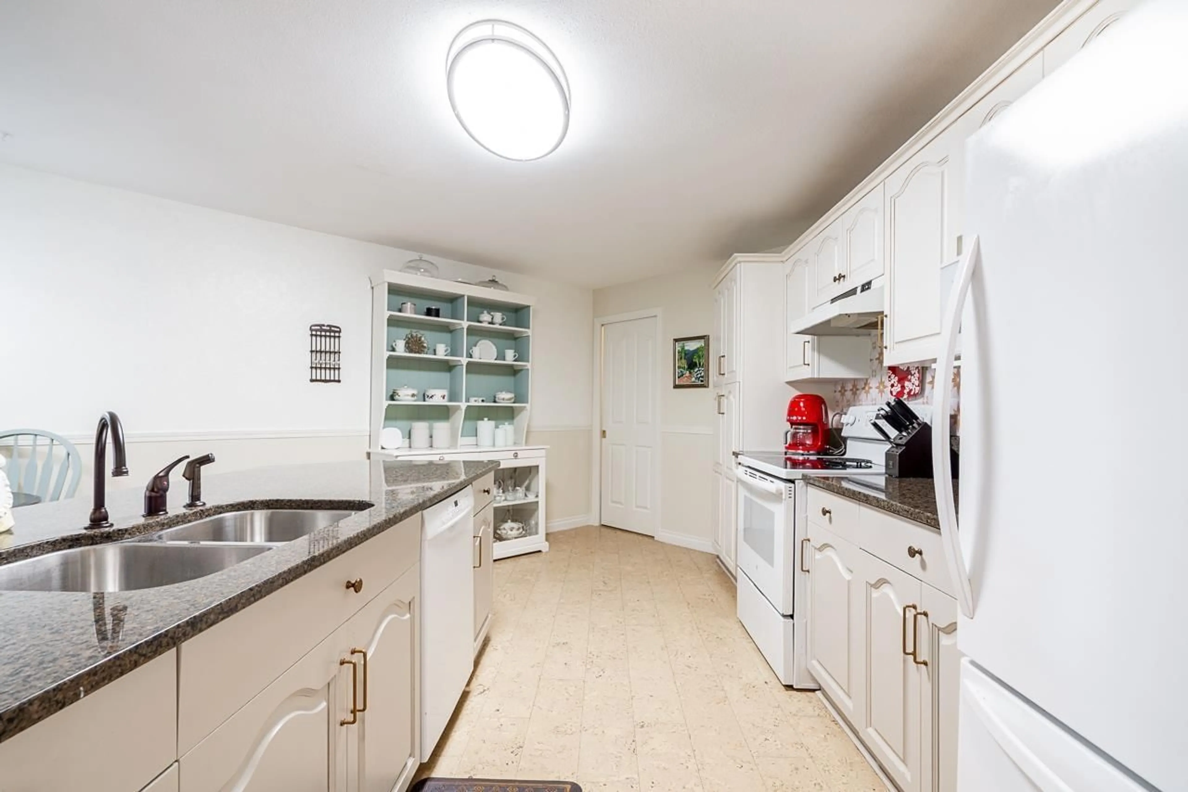Standard kitchen, ceramic/tile floor for 109 - 2626 COUNTESS STREET, Abbotsford British Columbia V2T5P3