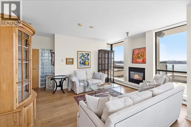 PH2 - 124 1ST STREET, North Vancouver 4