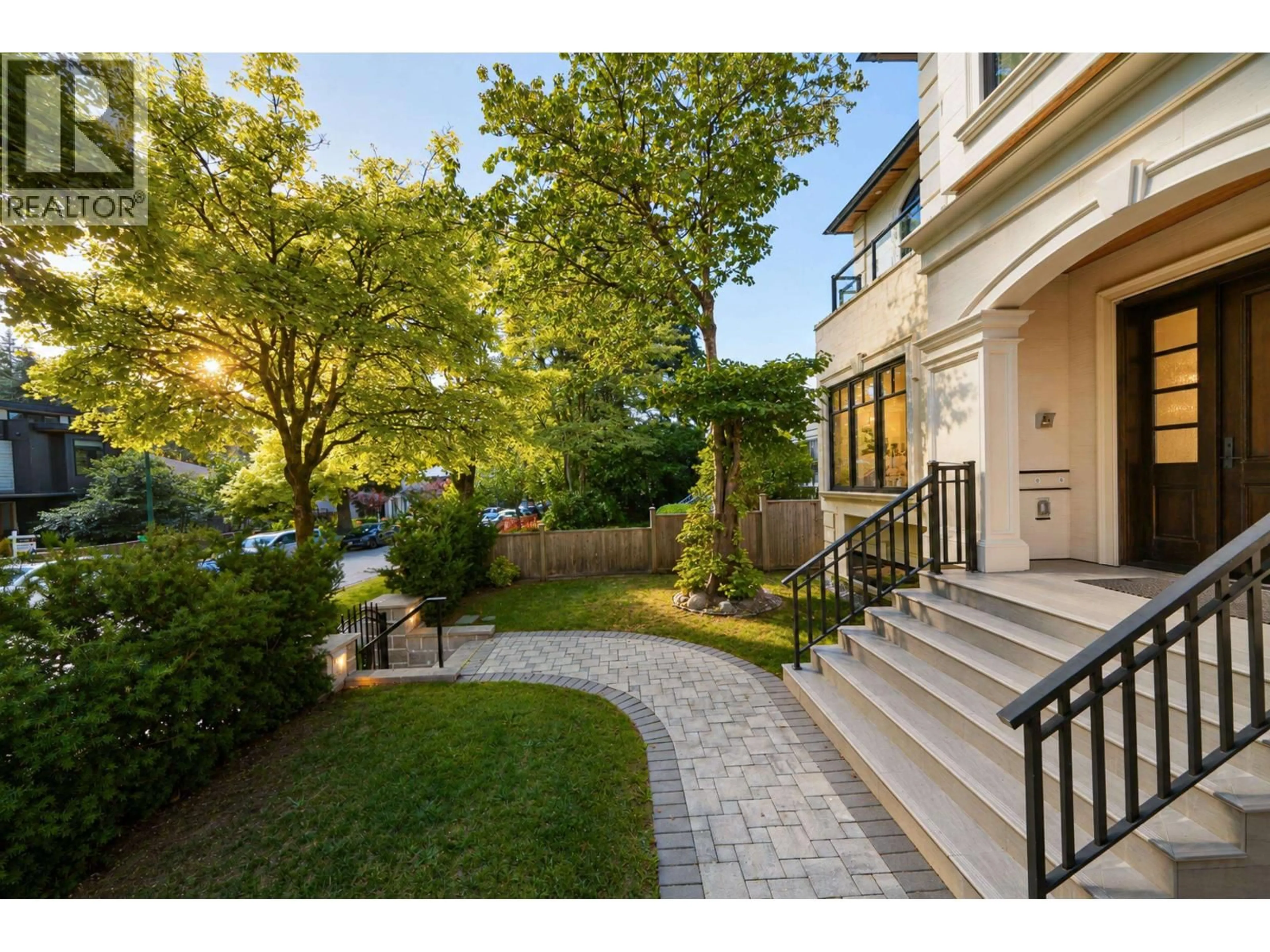 Patio, street for 4627 15TH AVENUE, Vancouver British Columbia V6R3B5