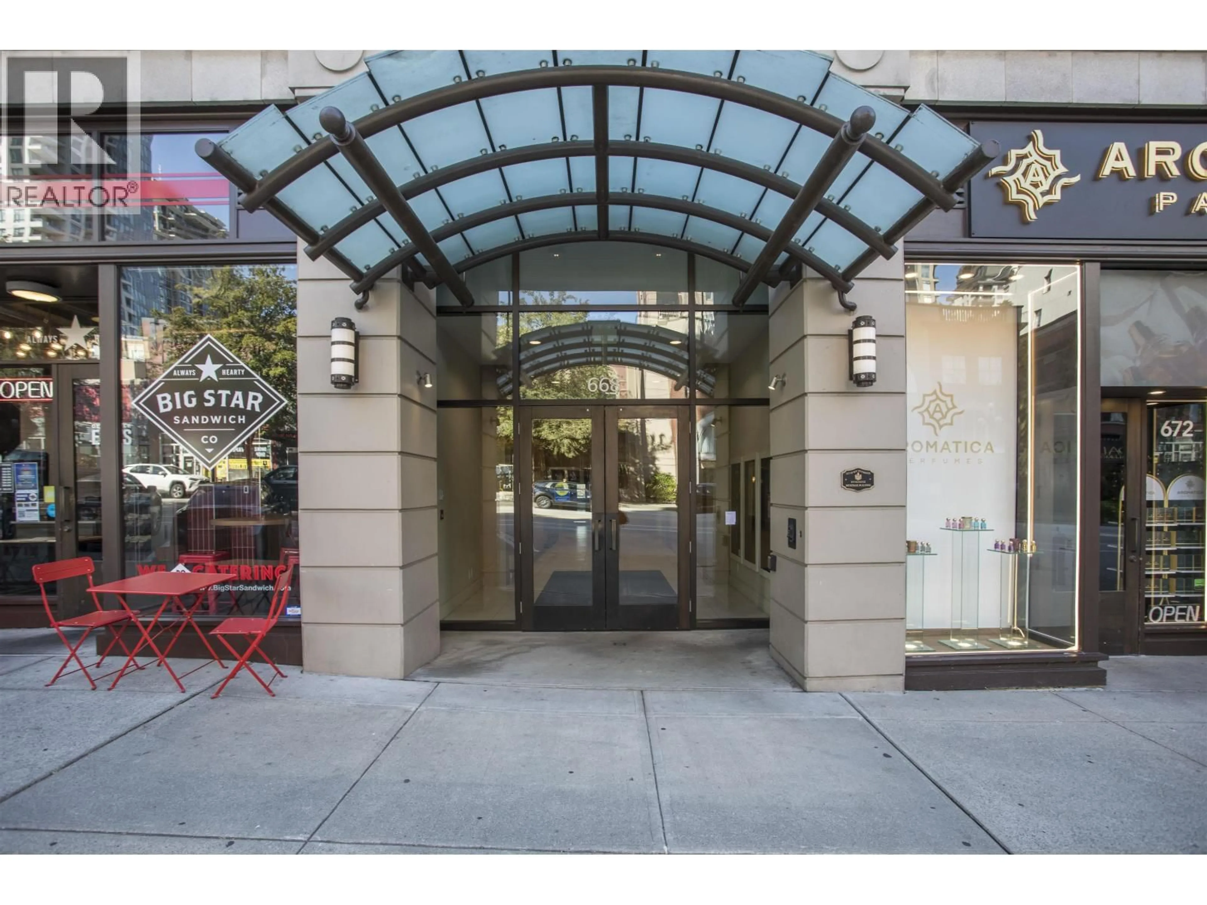 Indoor foyer for 707 - 668 COLUMBIA STREET, New Westminster British Columbia V3M1A9