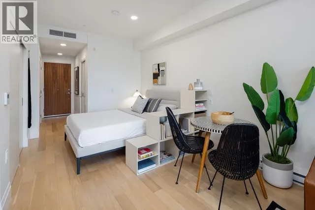 410 - 2550 GARDEN DRIVE, Vancouver 3