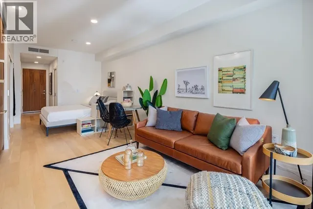 410 - 2550 GARDEN DRIVE, Vancouver 4