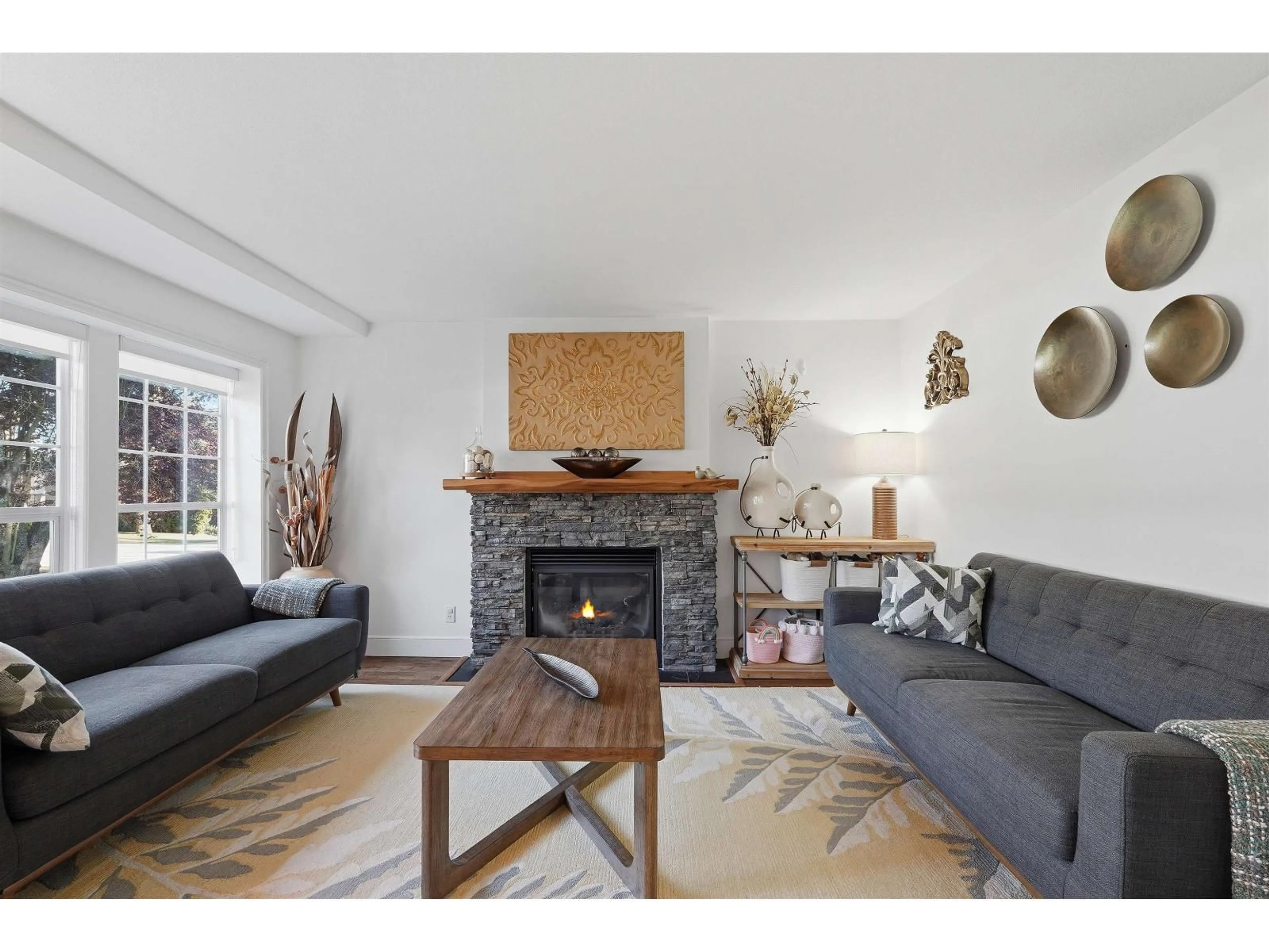 Living room with furniture, wood/laminate floor for 1425 129 STREET, Surrey British Columbia V4A3X9