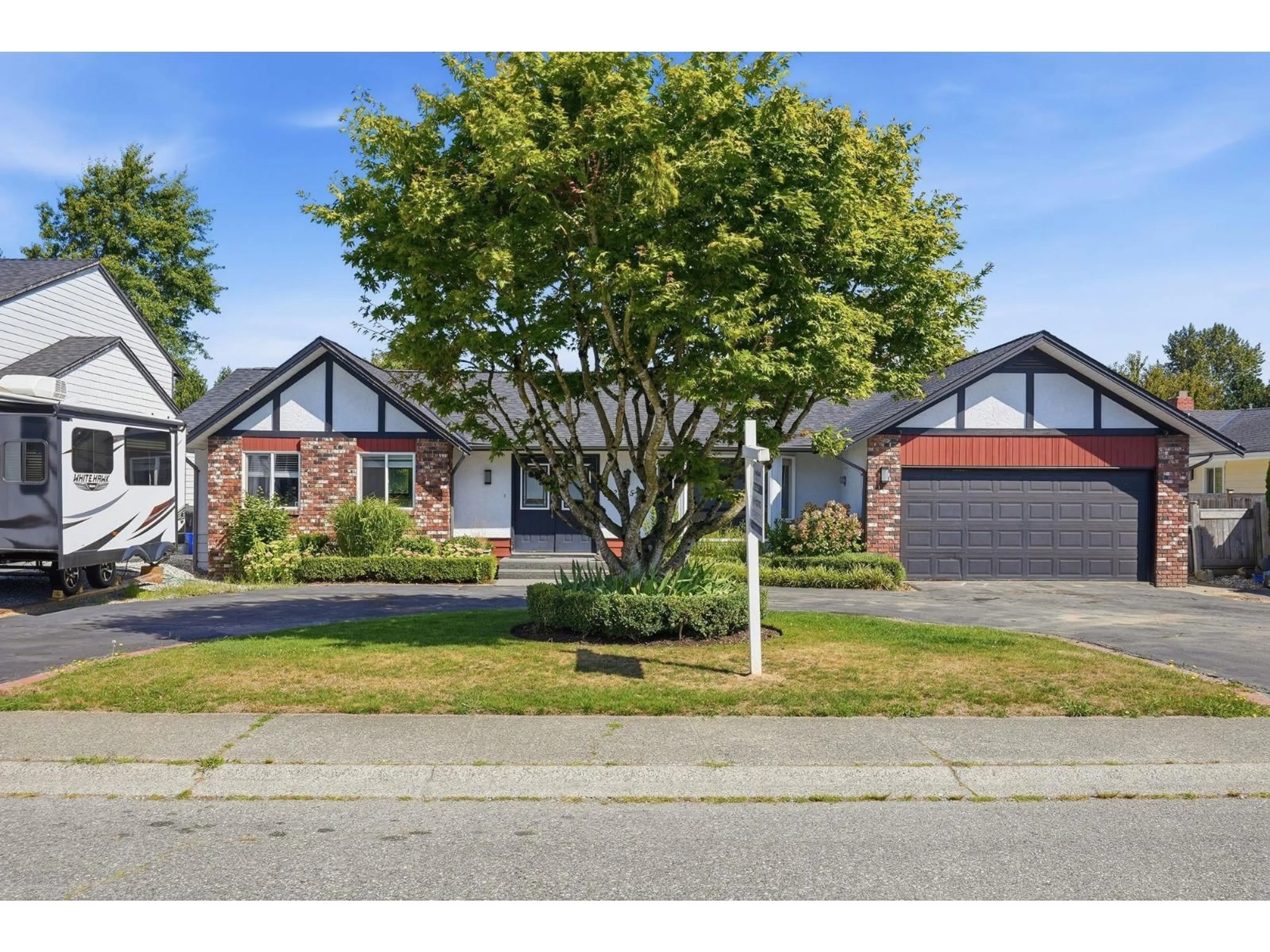 A pic from outside/outdoor area/front of a property/back of a property/a pic from drone, street for 26959 33 AVENUE, Langley British Columbia V4W3G5