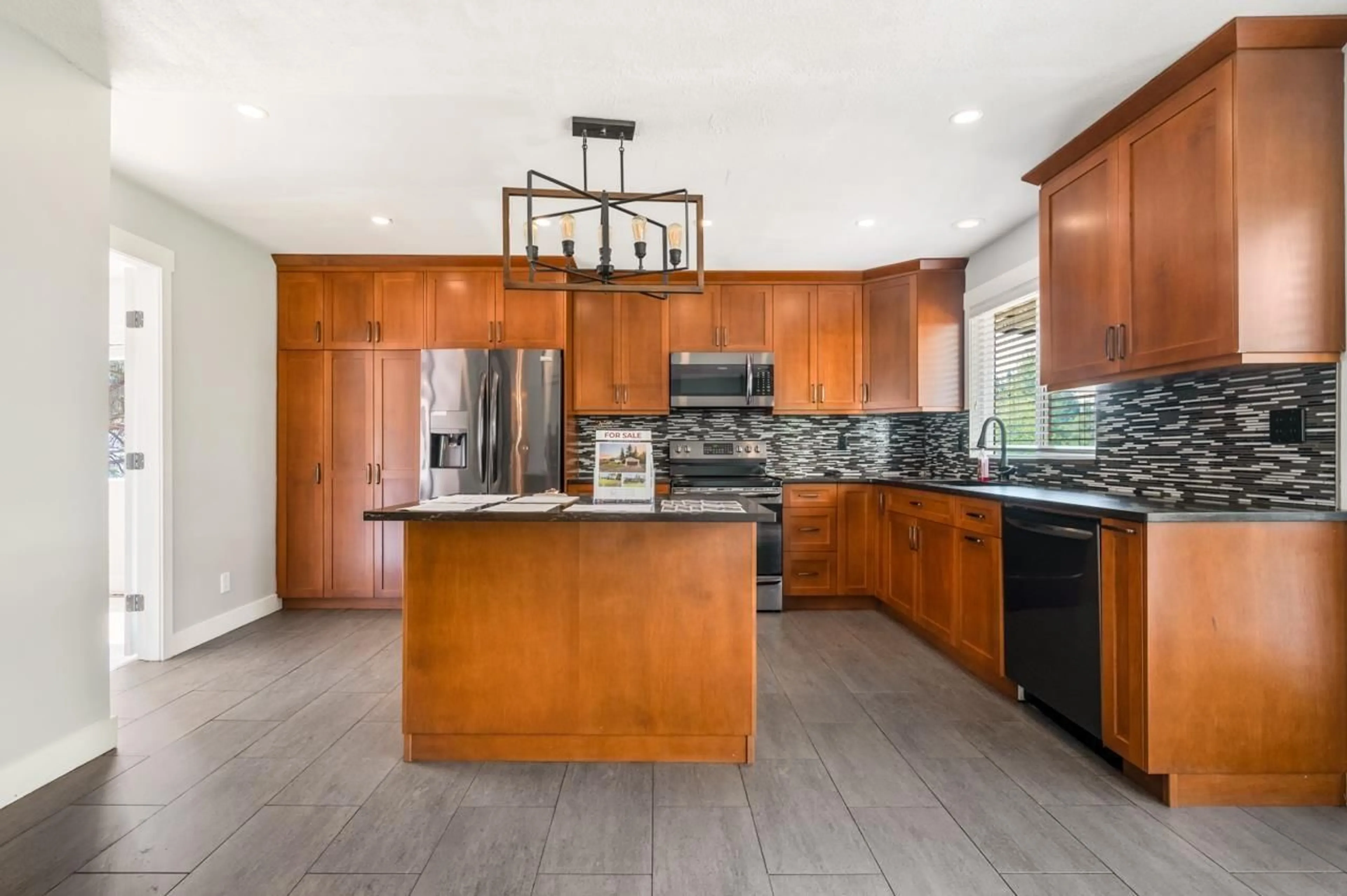 Open concept kitchen, ceramic/tile floor for 22990 70A AVENUE, Langley British Columbia V2Y2J9
