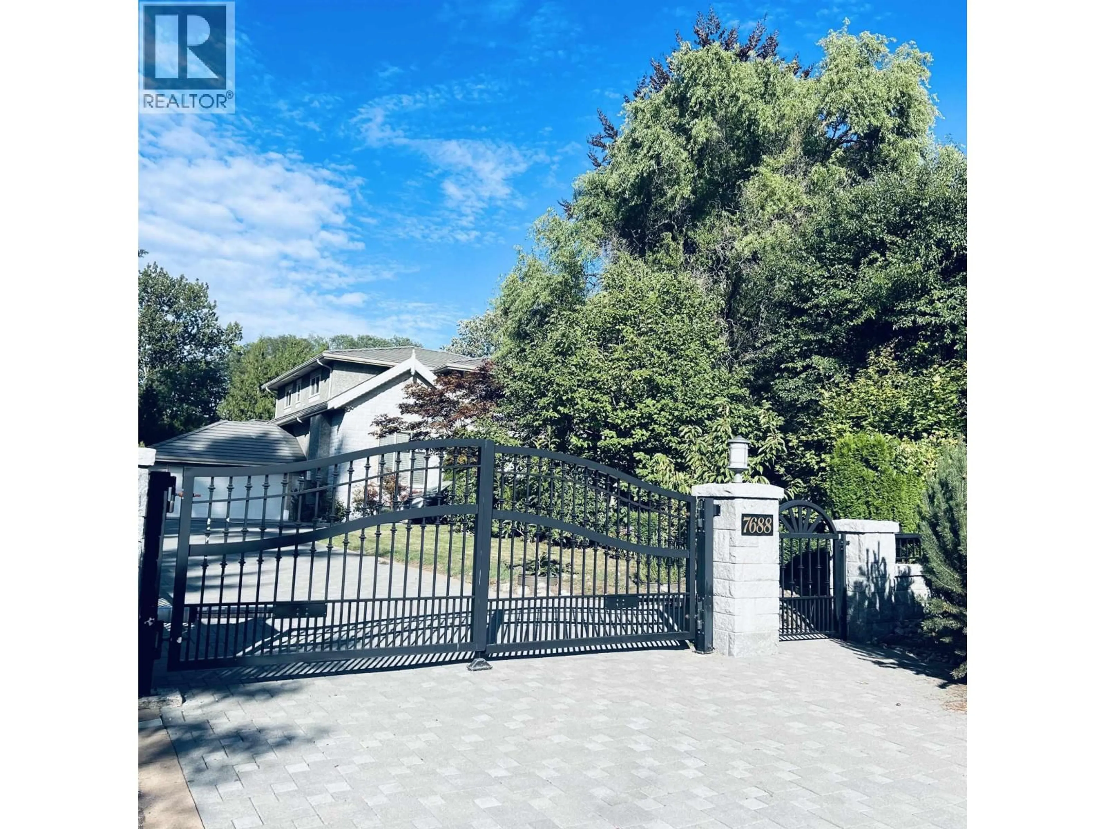 A pic from outside/outdoor area/front of a property/back of a property/a pic from drone, street for 7688 WHEATER COURT, Burnaby British Columbia V5E4P3