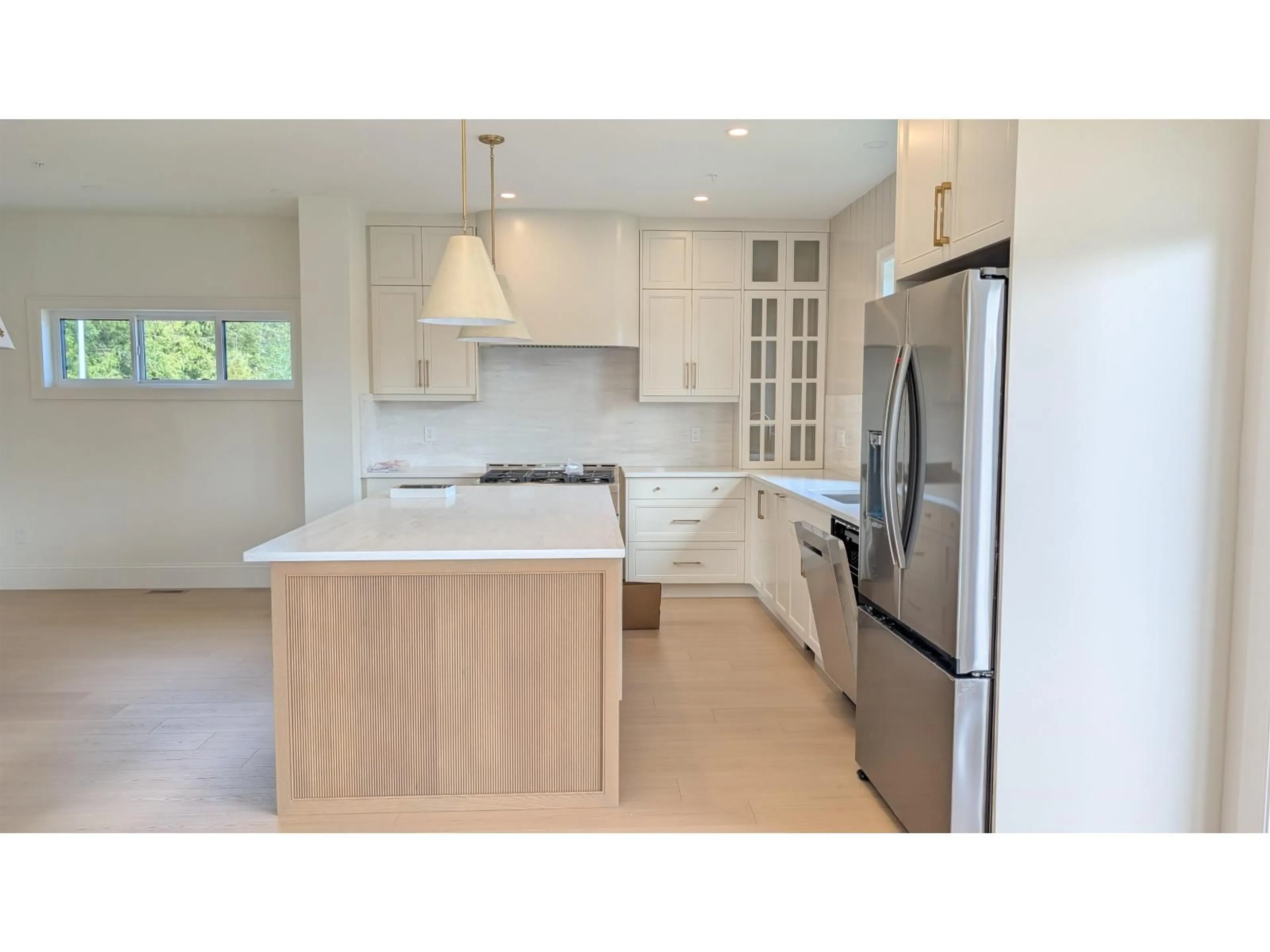 Contemporary kitchen, unknown for 33203 PINCHBECK AVENUE, Mission British Columbia V2V6X9